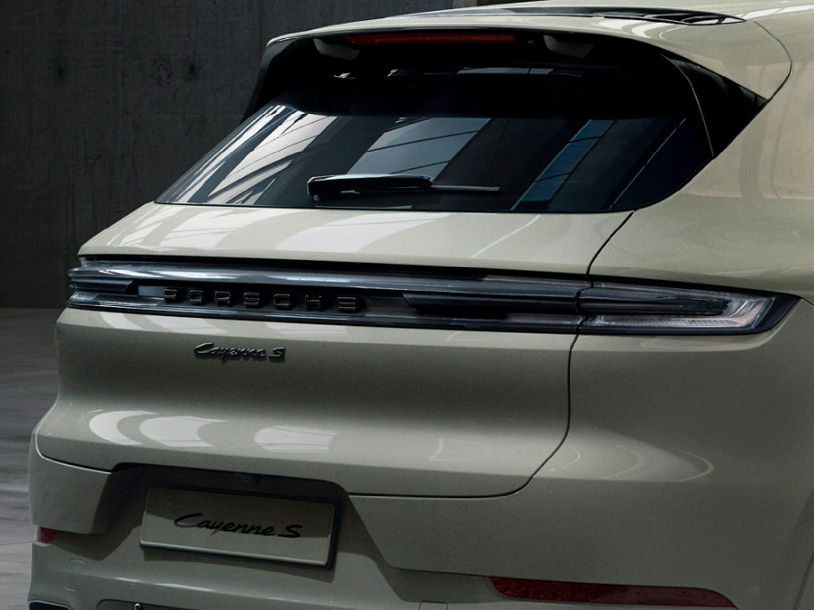 Detailed view of the tail lights of the Porsche Exclusive Manufaktur Cayenne S.