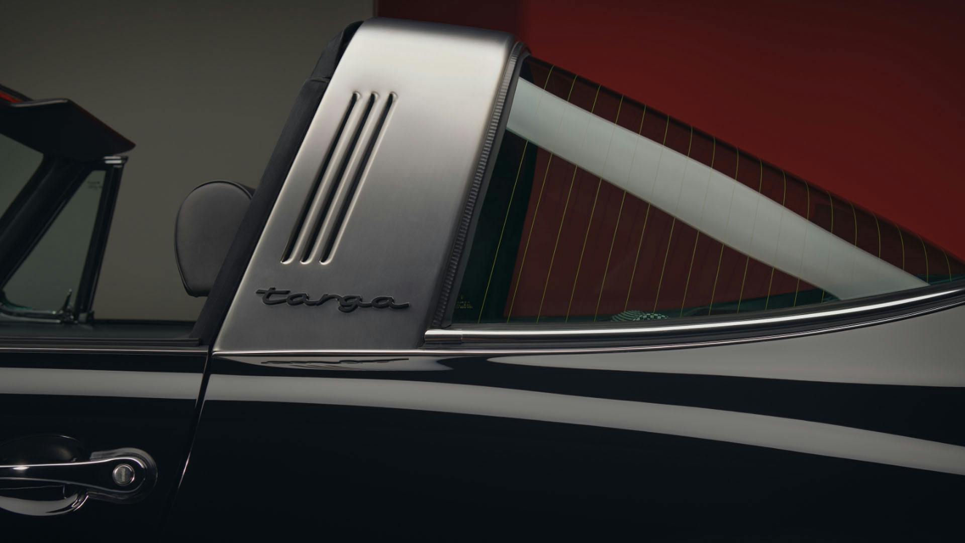 Vista detallada del interior del 911 S 2.4 Targa con el clásico diseño de cuadros.