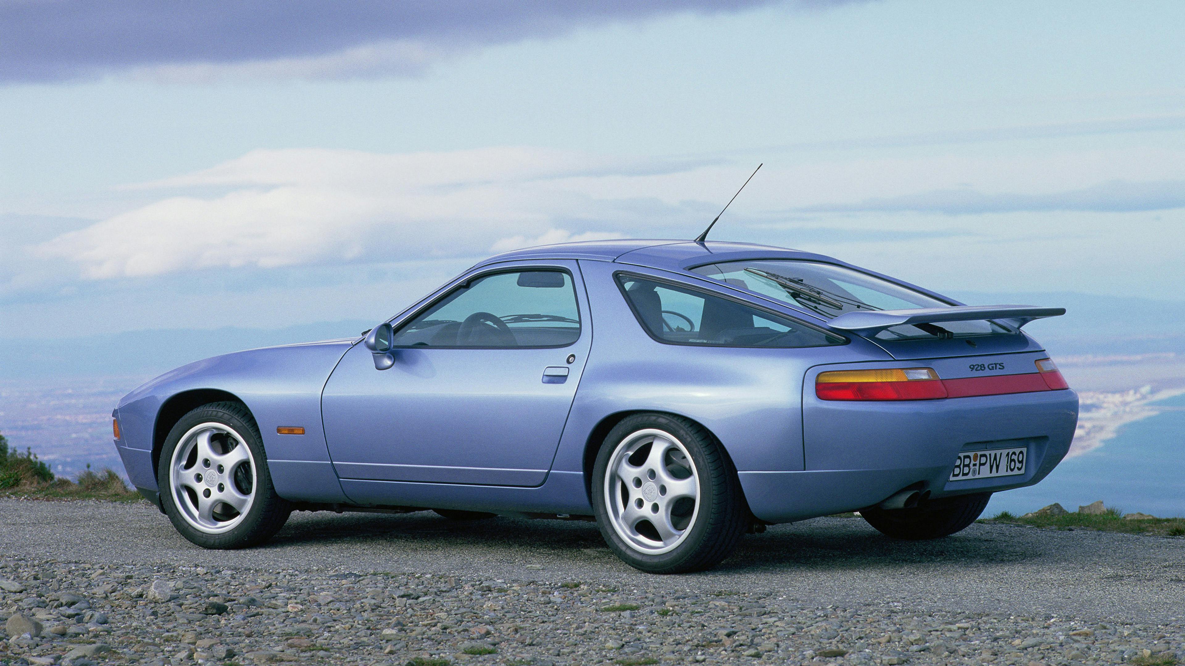 Porsche 928 GTS (1992-95).