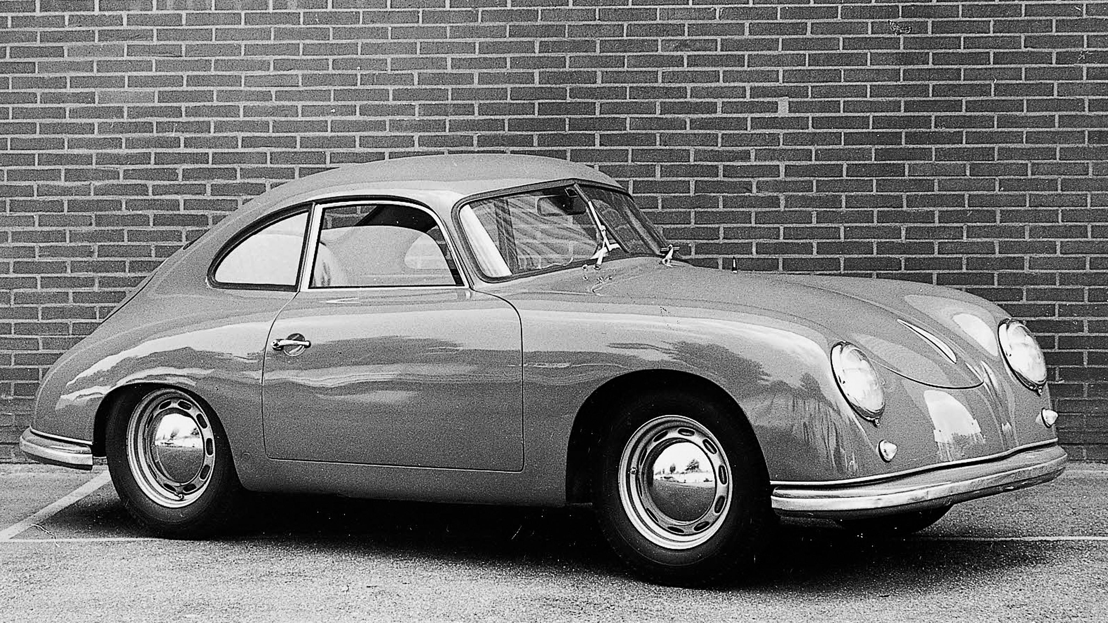 Black-and-white photo of a Porsche 356 1500.