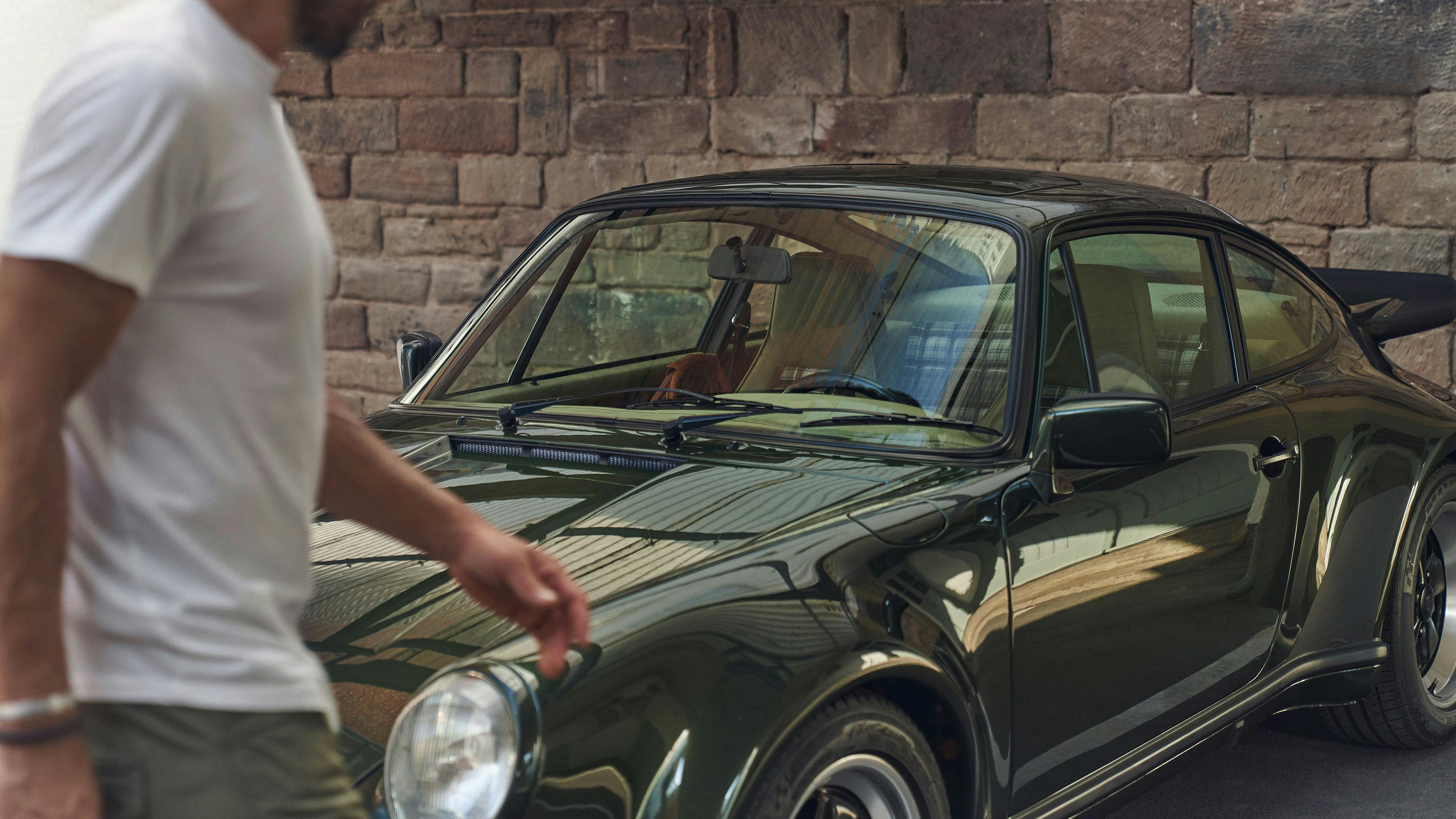 Porsche 930/911 Turbo, Oak Green, street scene.