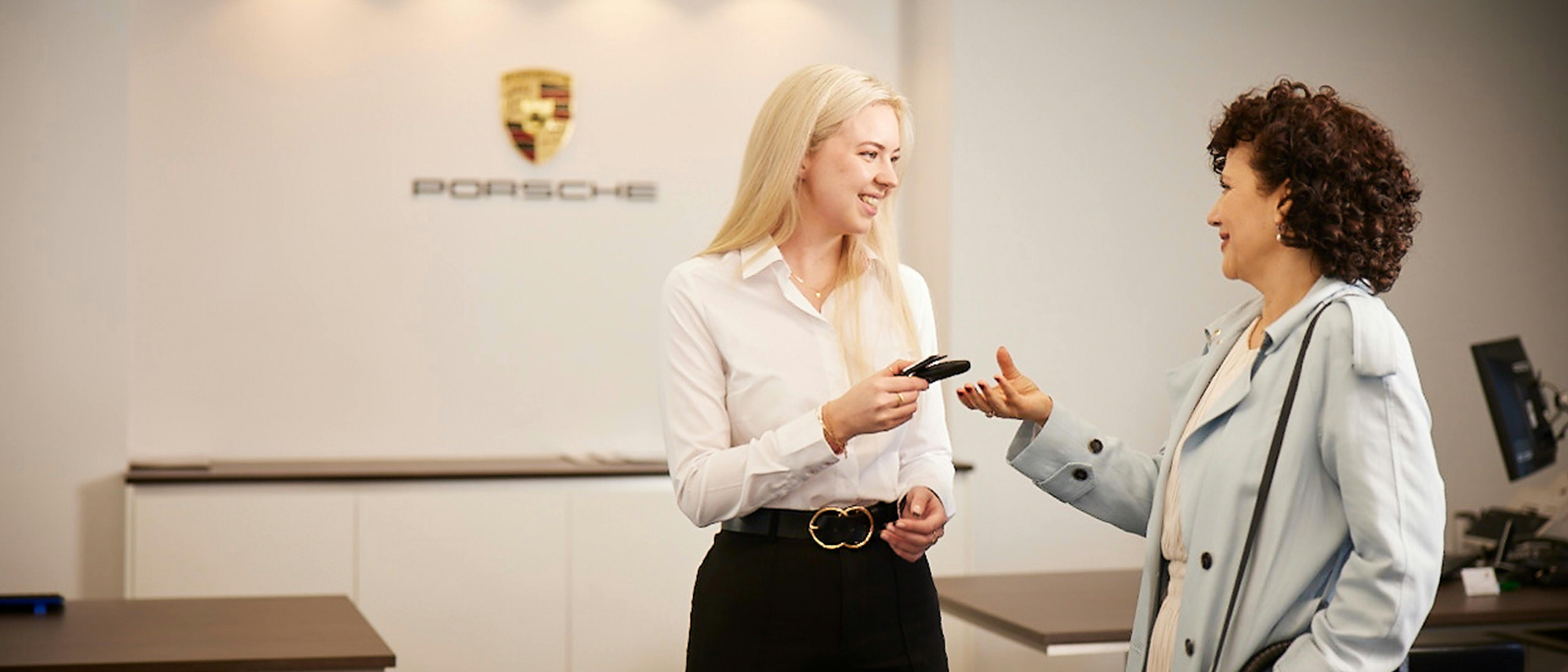Customer with Porsche Service Consultant