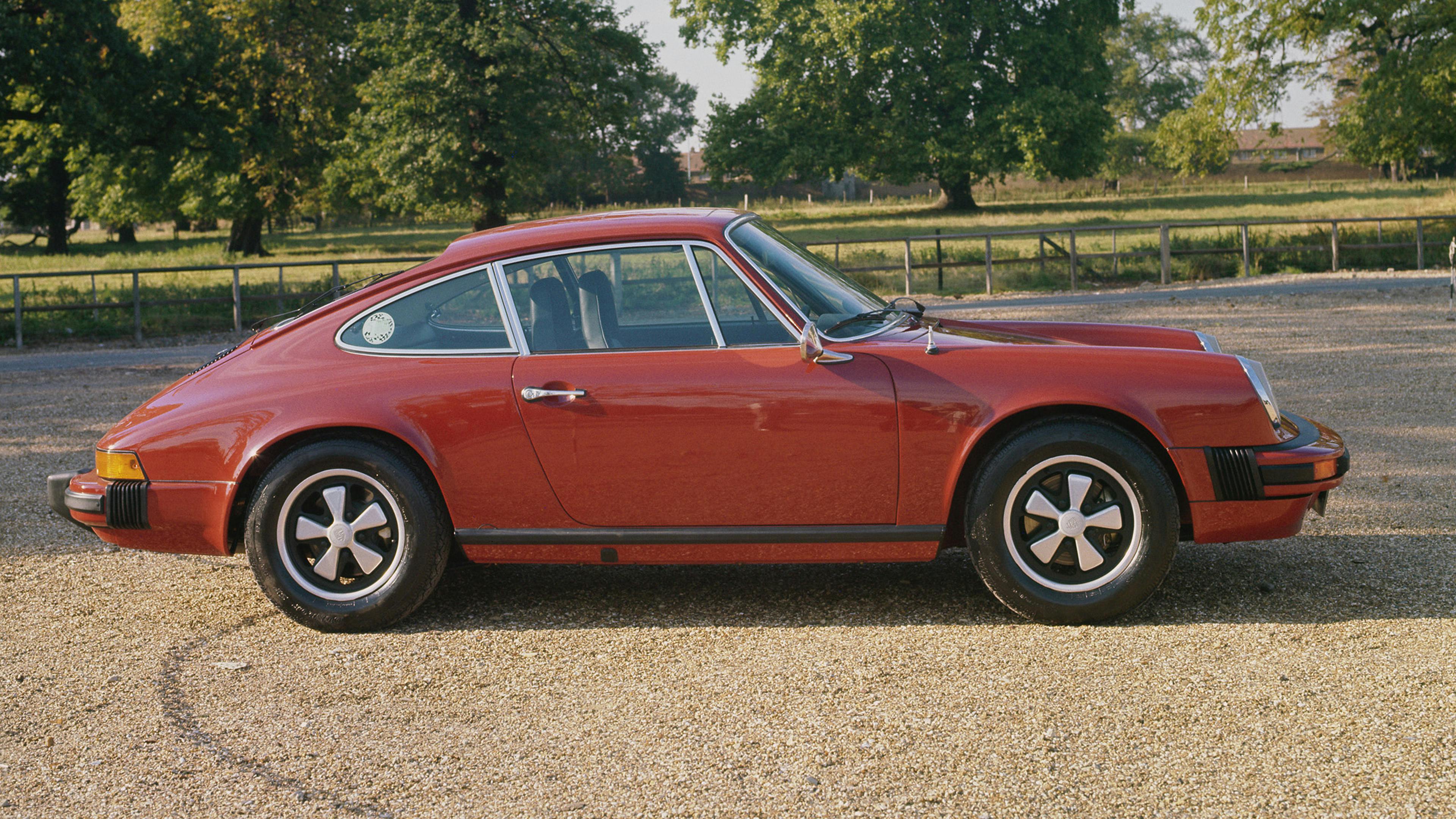 Porsche 911 2.7 Targa de color Rojo (1974-75).