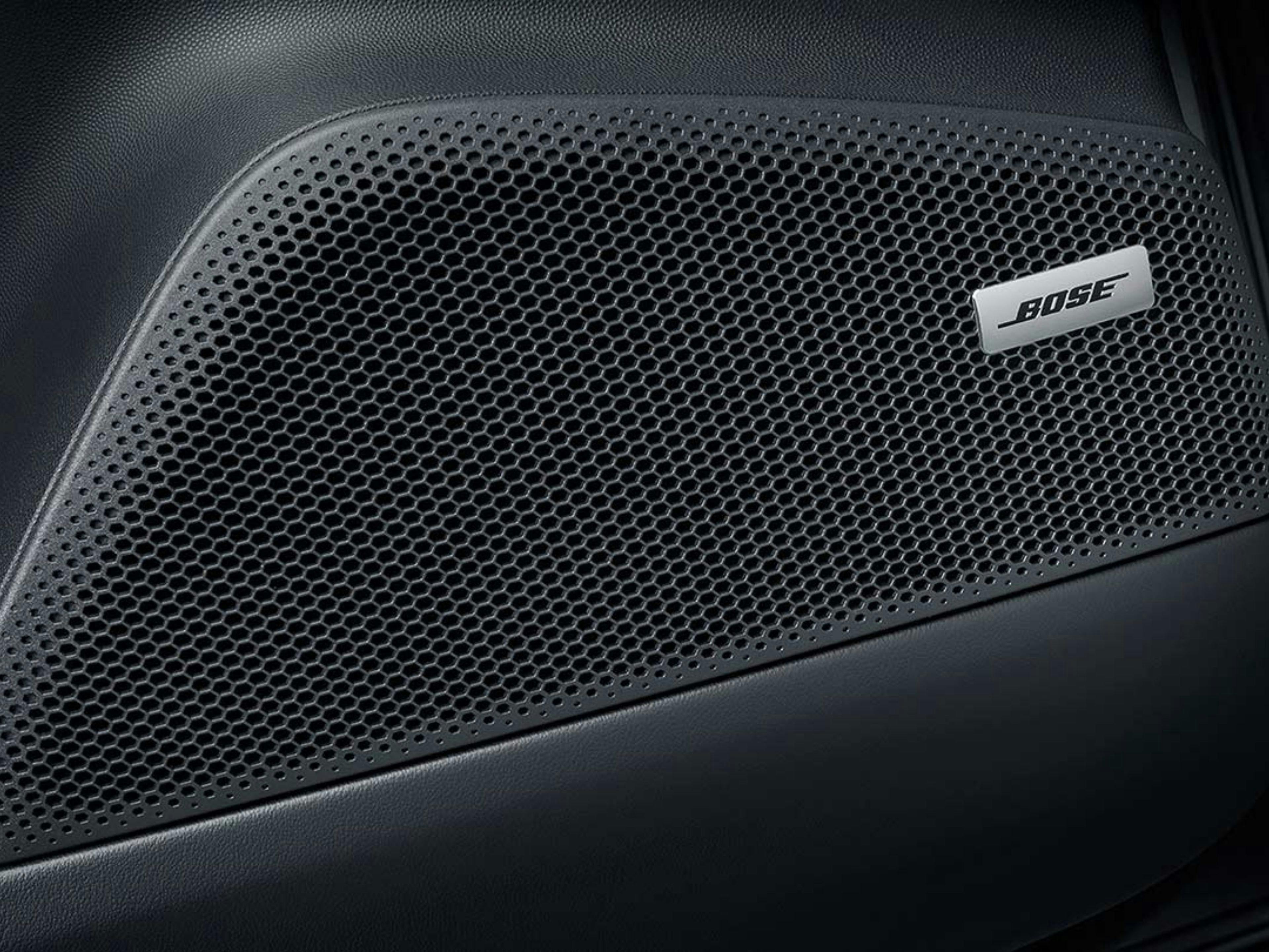 Primo piano di un altoparlante da porta del Sistema audio surround Bose.