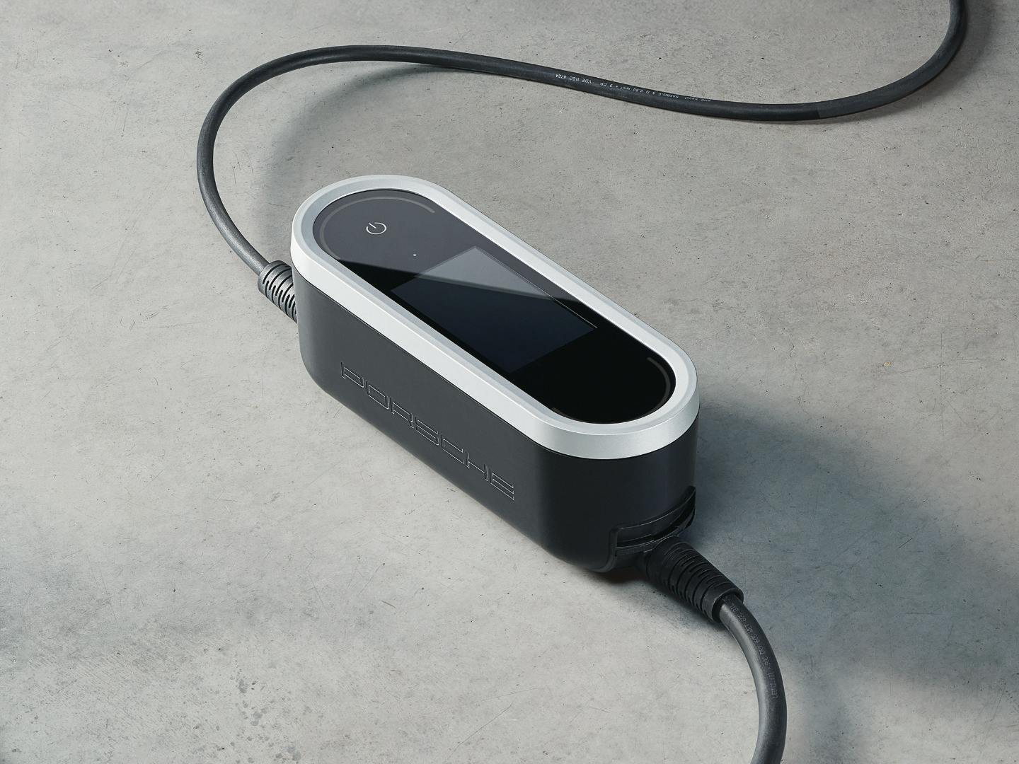 Illustration of the Porsche Mobile Charger Connect mobile charger against a grey background.
