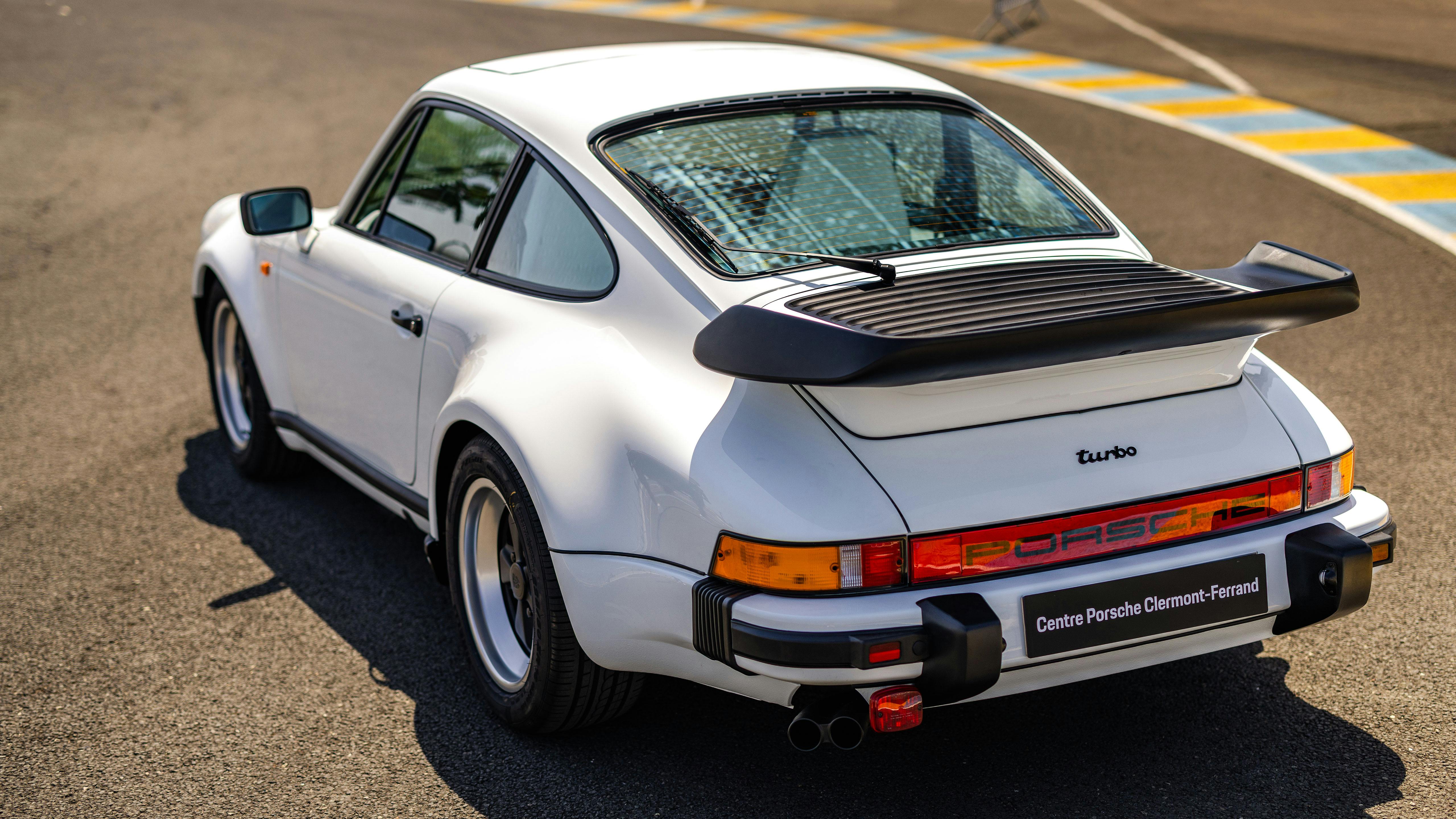 La porsche 930 turbo vue arrière