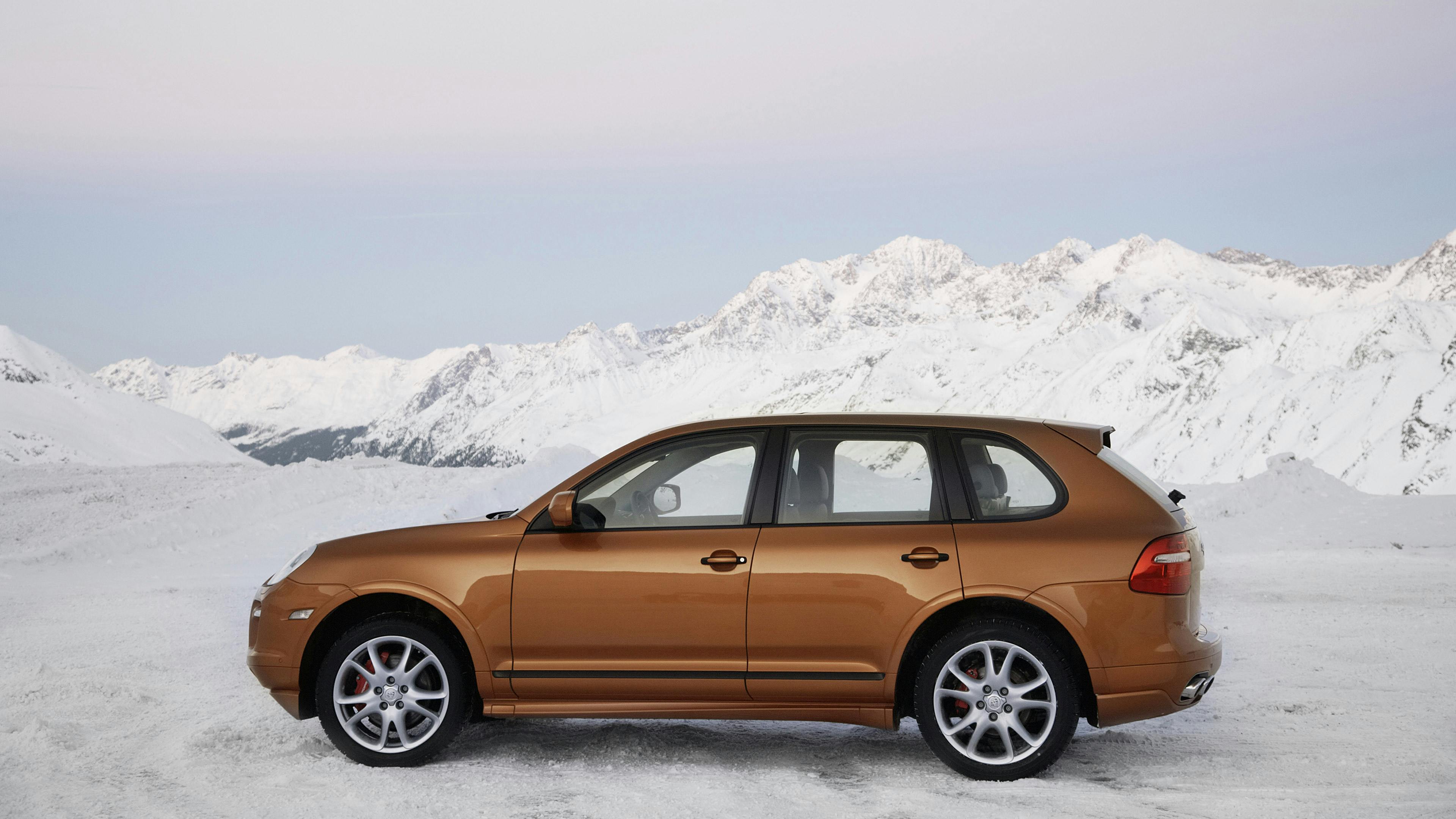 Bronze-coloured Cayenne GTS in a snowy landscape.