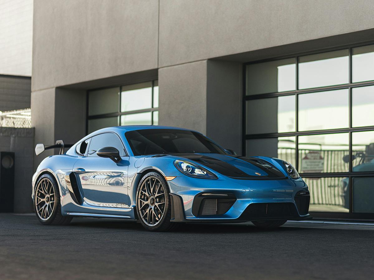 A 718 Cayman GT4 RS coloured in Geminimetallic from the right side.