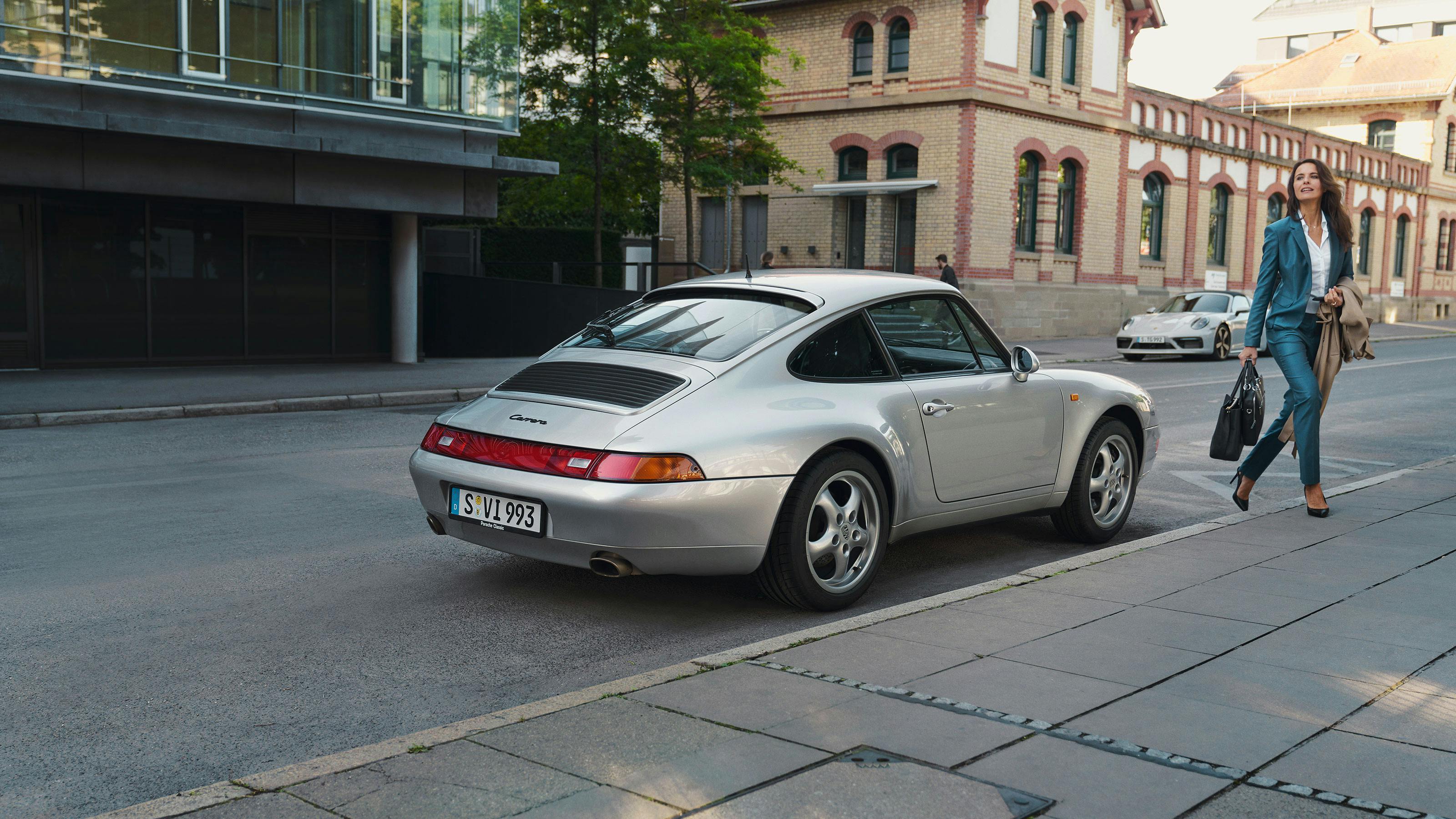 Porsche Carrera 993, Silver, street scene with woman.