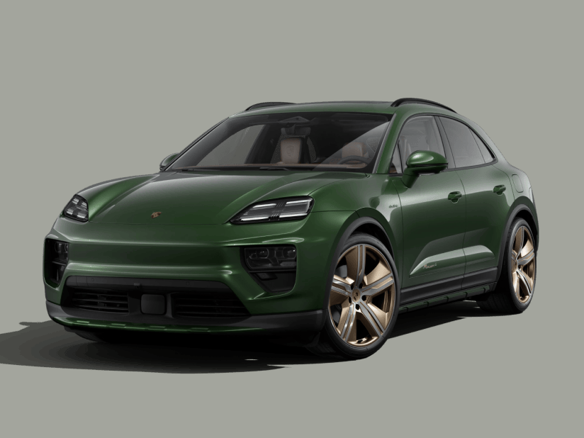 Front view of the Porsche Macan 4 in Oak Green Metallic Neo.