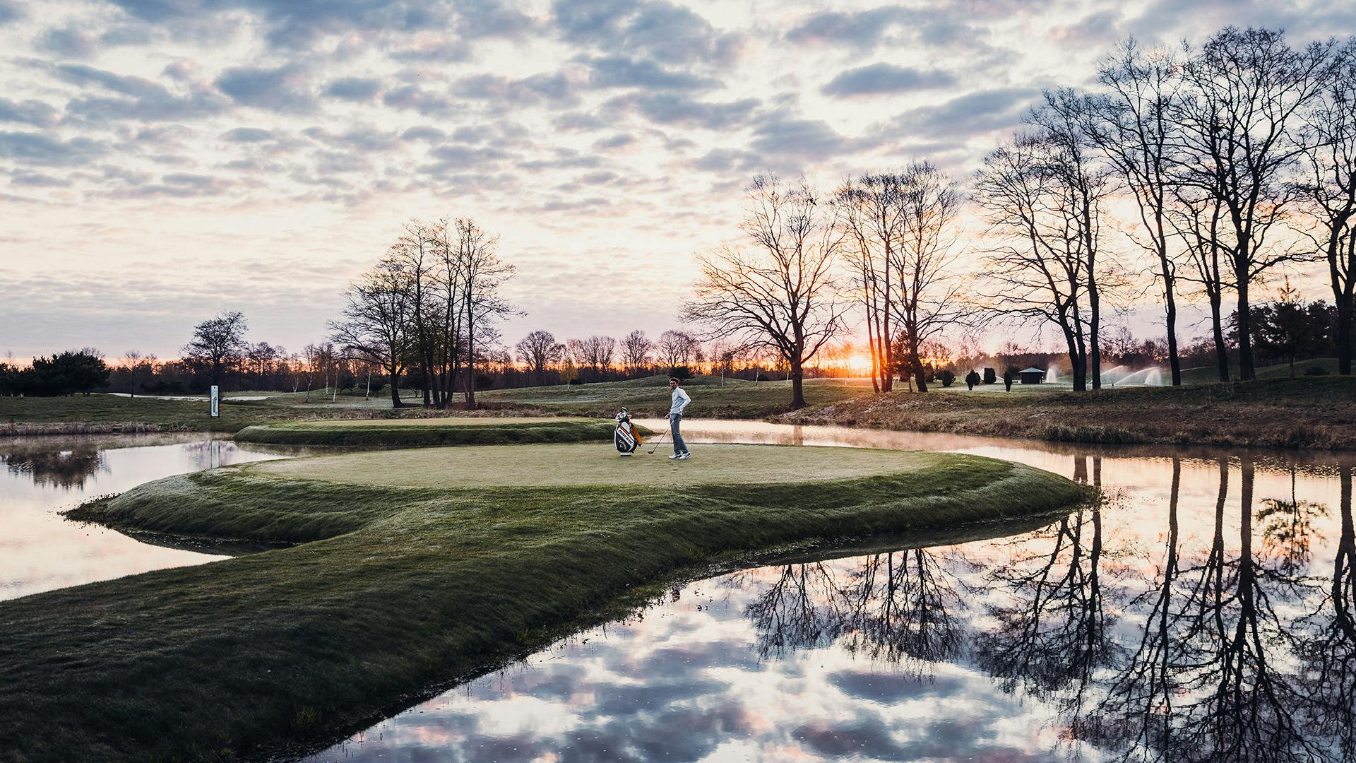 Ein wolkenverhangener Morgen auf dem Porsche Nord Course