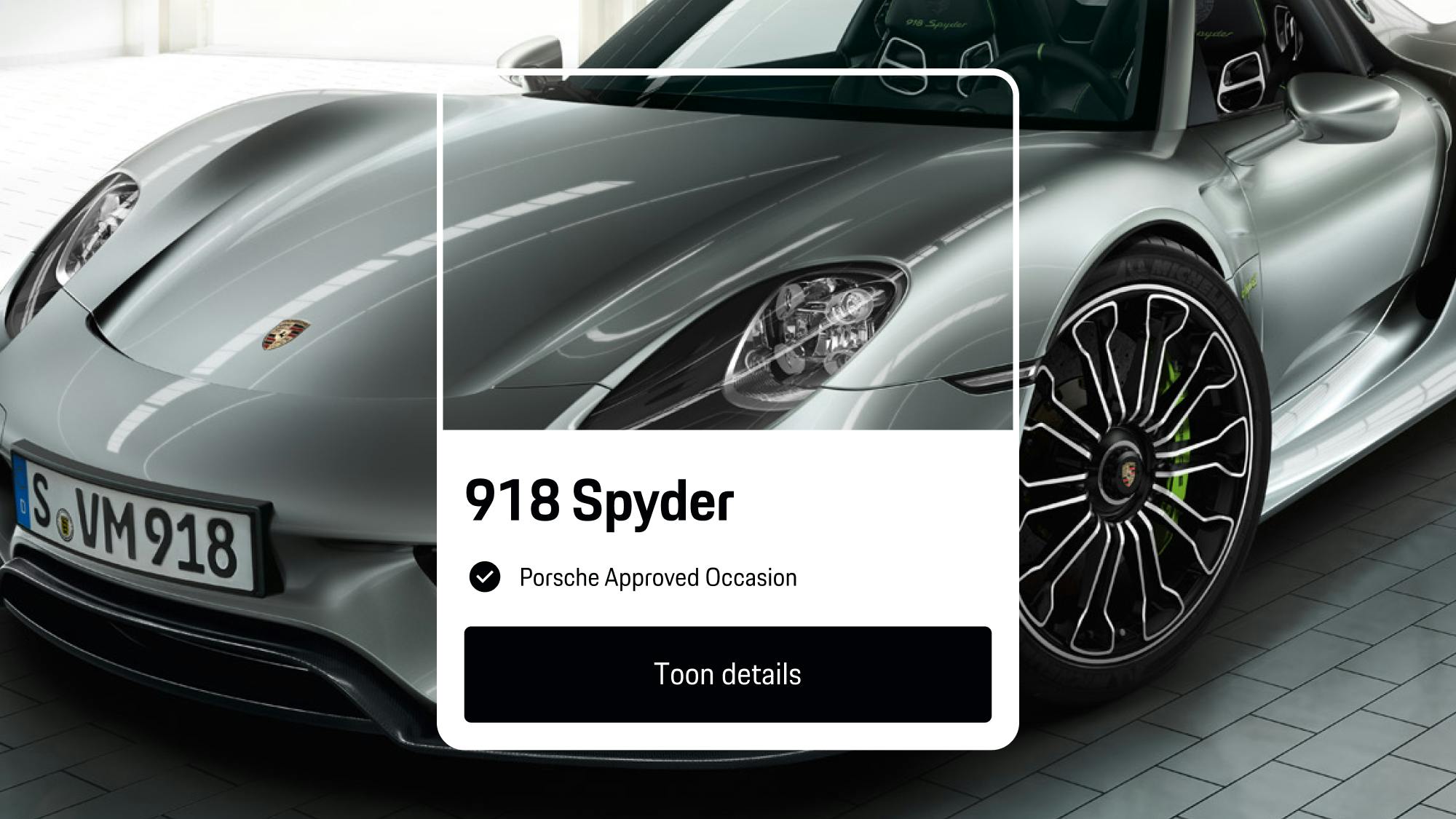 App-weergave van een zilverkleurige Porsche 918 Spyder, certified pre-owned, met de zwarte knop 'Details bekijken' eronder weergegeven.