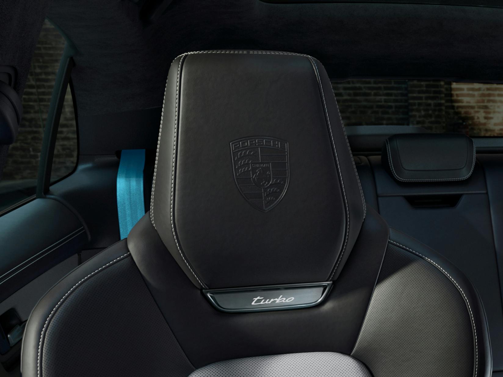 View of the seats of the Porsche Exclusive Manufaktur Macan Turbo.