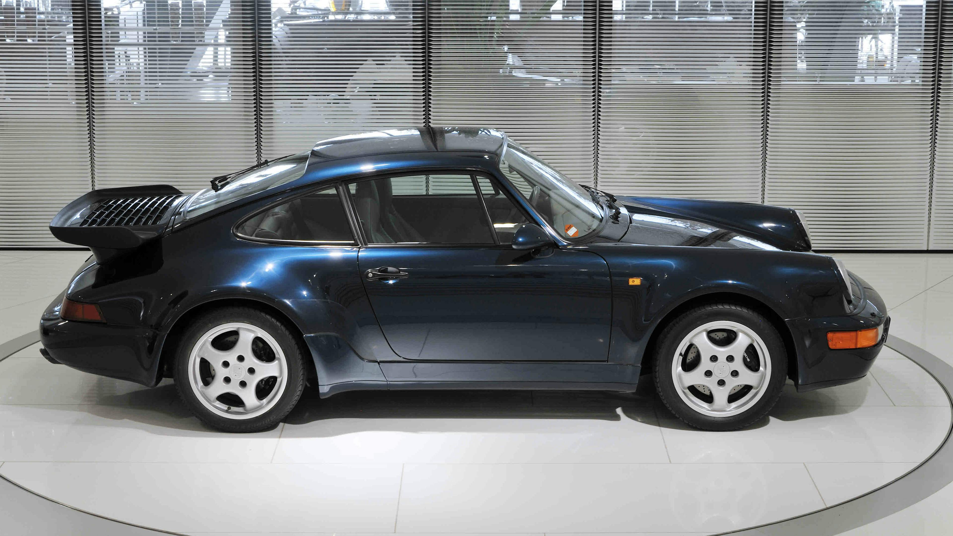 Blaumetallic Porsche 911 Turbo 3.3 (1991-92)