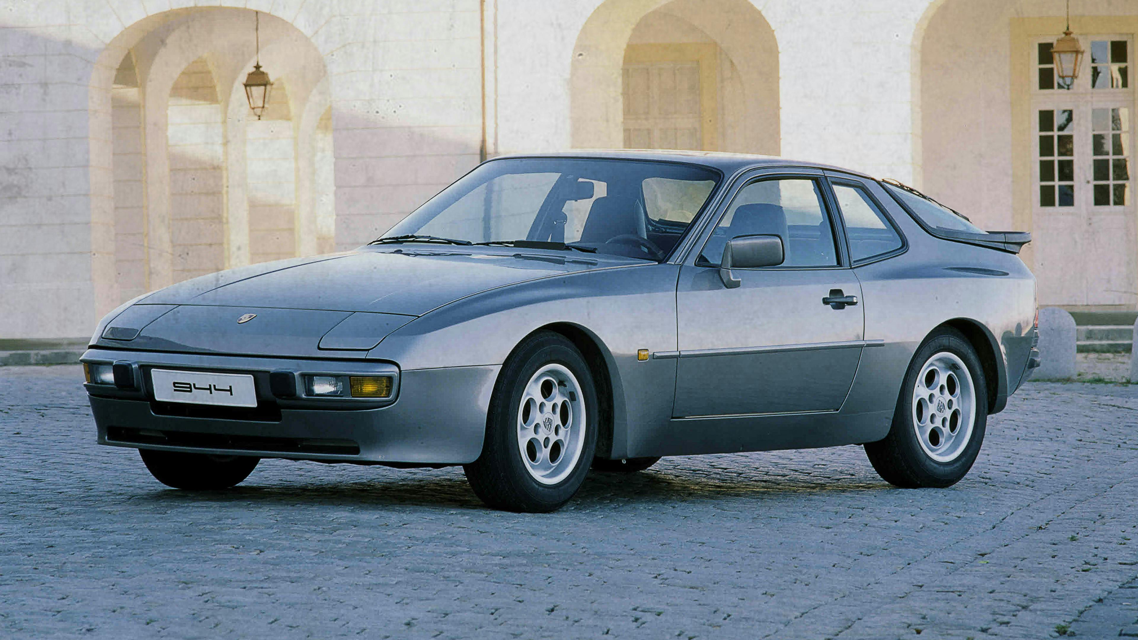 Porsche 944