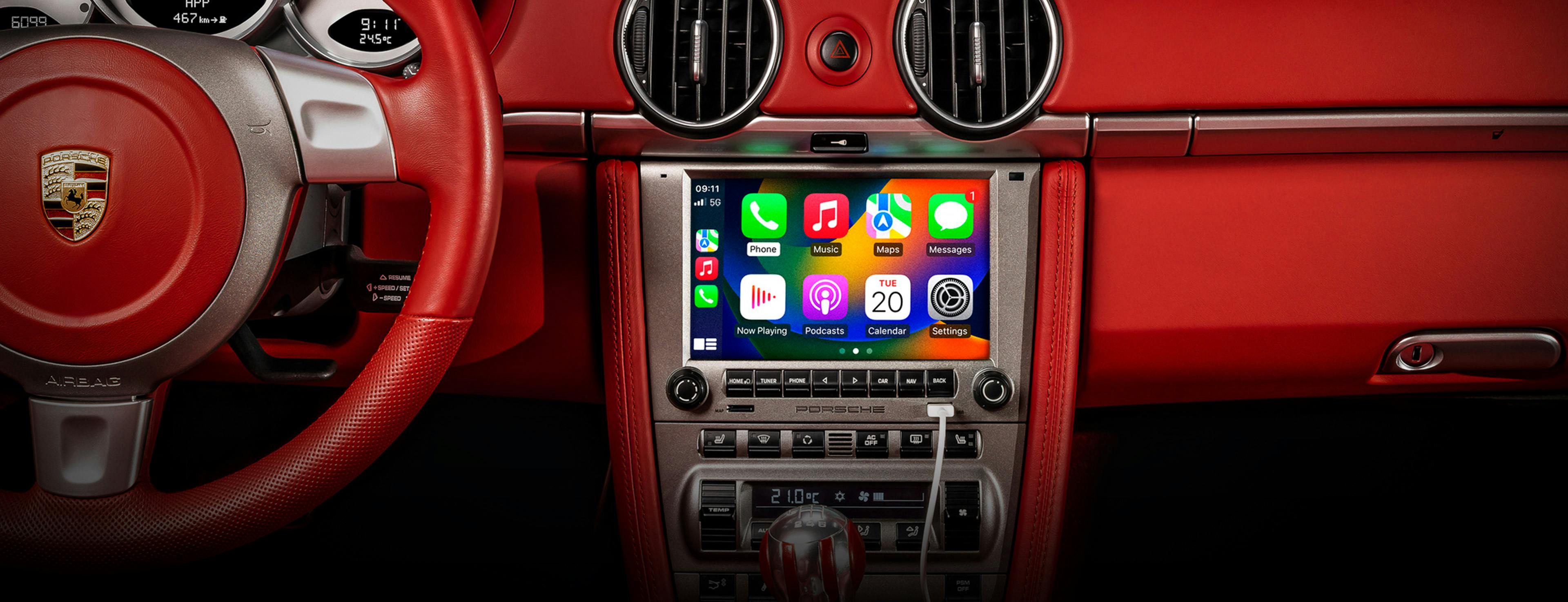 Image section of a cockpit with Porsche Classic Communication Management System