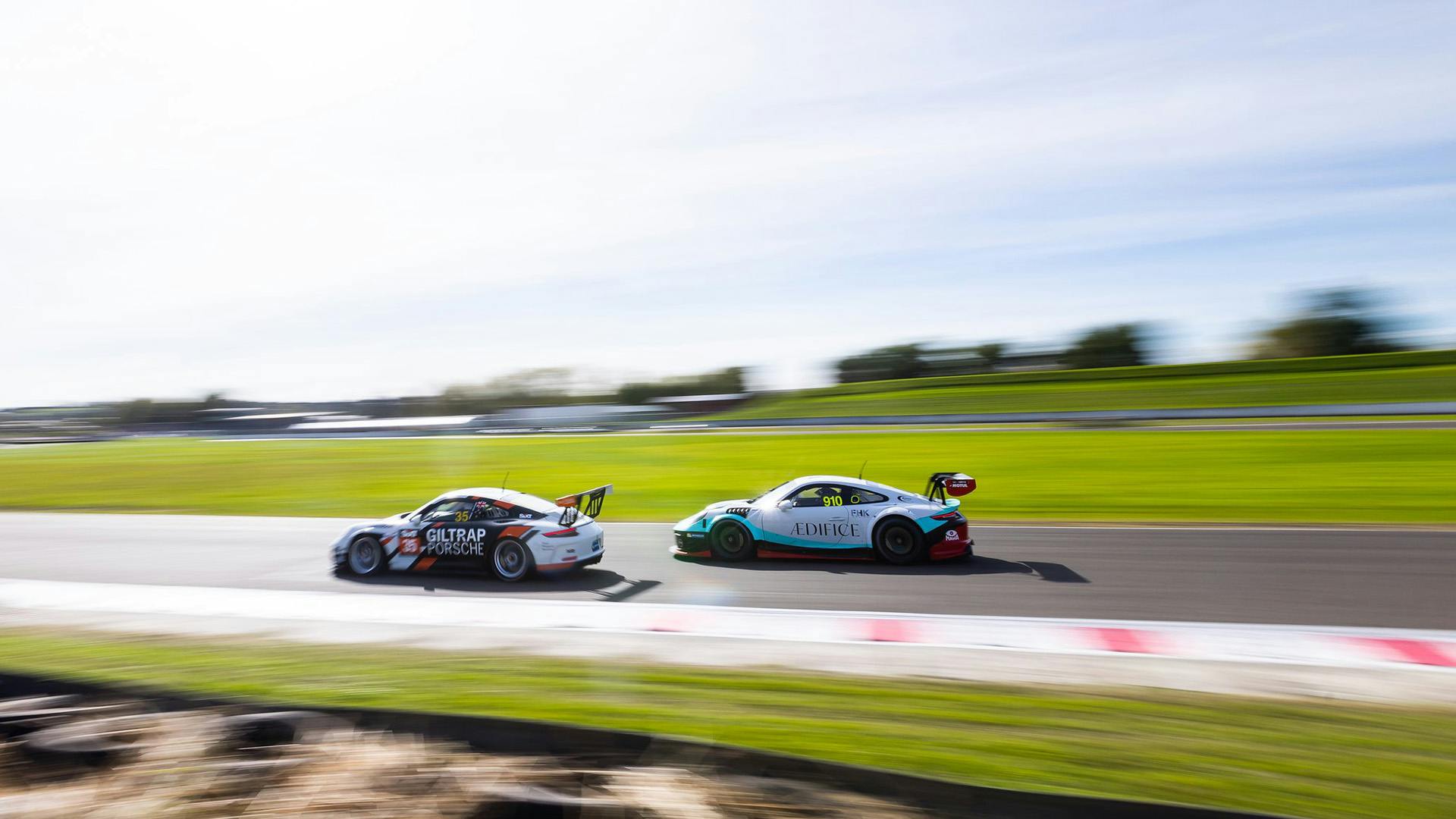 Porsche’s racing at Manfield Circuit NZ