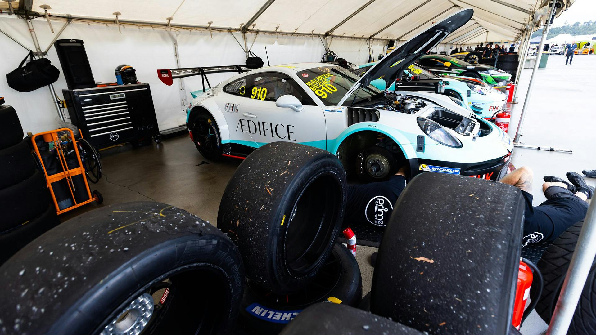 Porsche in the Pits at Hampton Downs NZ