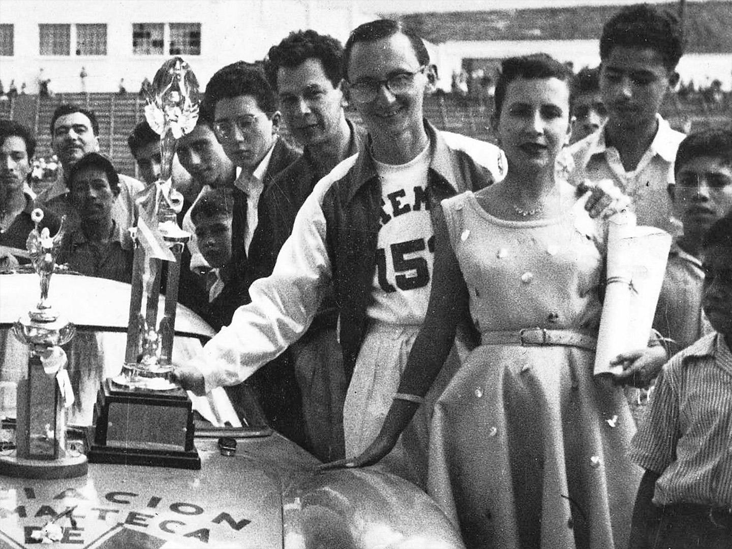 Driver José 'Chepe' Herrarte with his wife Teresa, next to the Porsche 550 Coupé. Behind the wheel of that car, José achieved a victory in the Small Sports Car Category of the 1953 edition of La Carrera Panamericana.