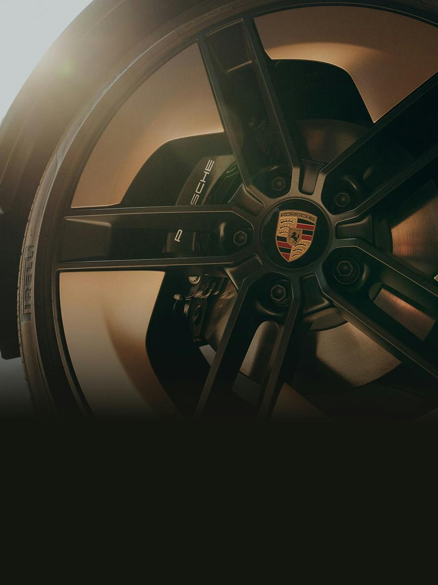 Front view of 21-inch Taycan Exclusive Design wheels painted in black (satin gloss) with aeroblades painted in neodyme.