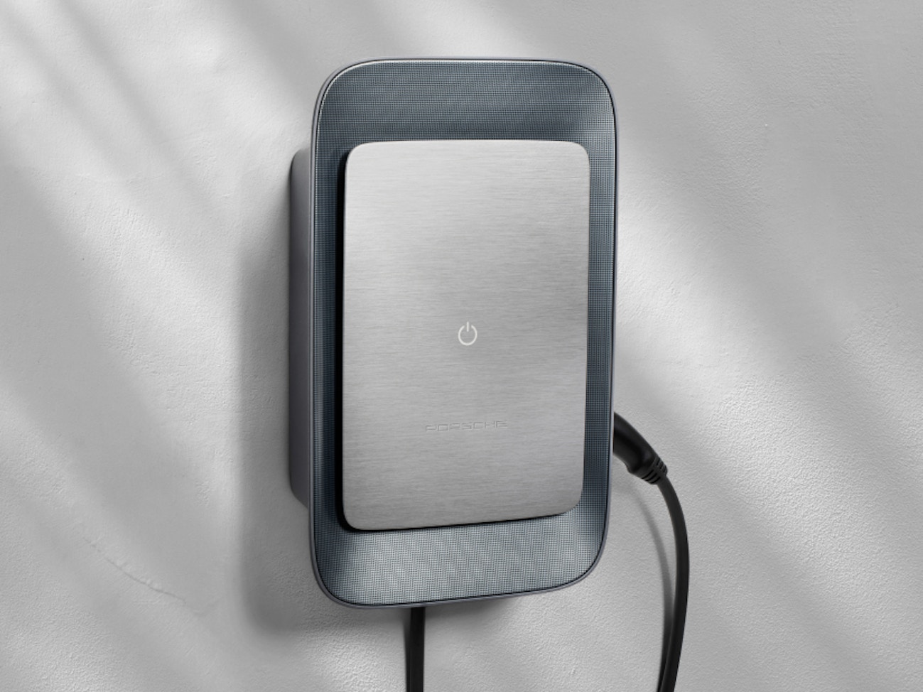 ポルシェ（Taycan）充電ドック取付け工事｜アンテナ・エアコン