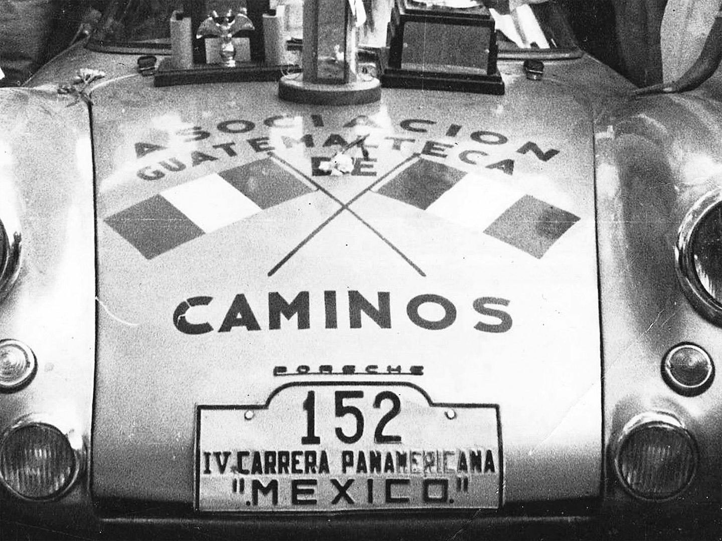 The design of the Porsche 550 Coupé with number 152—the Porsche that participated in the 1953 edition of La Carrera Panamericana.