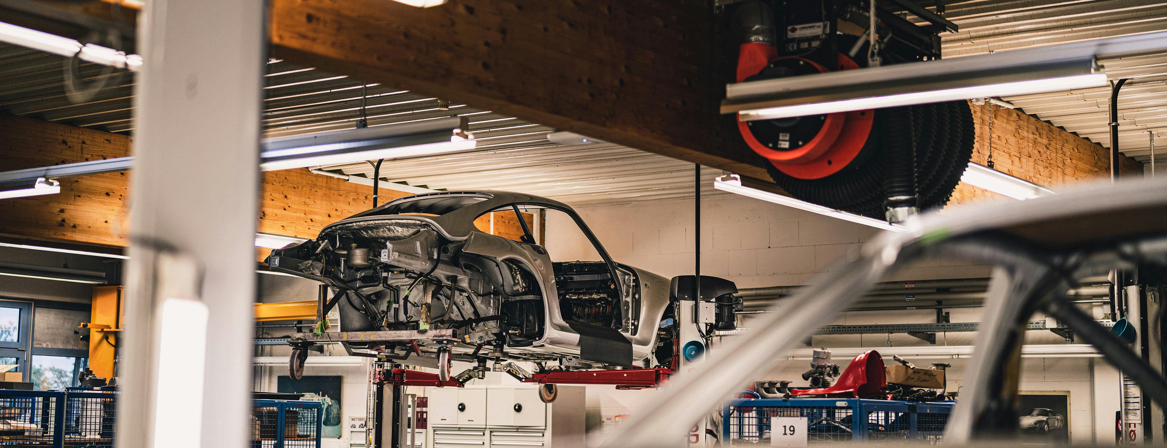 Porsche Classic workshop in Stuttgart: bodyshell.