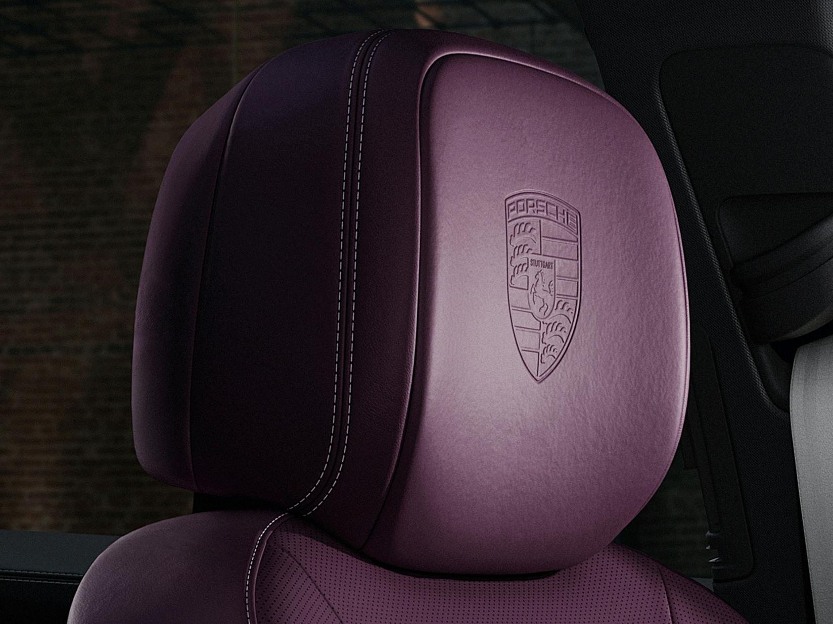Detailed view of the headrest of the Porsche Exclusive Manufaktur Cayenne S.