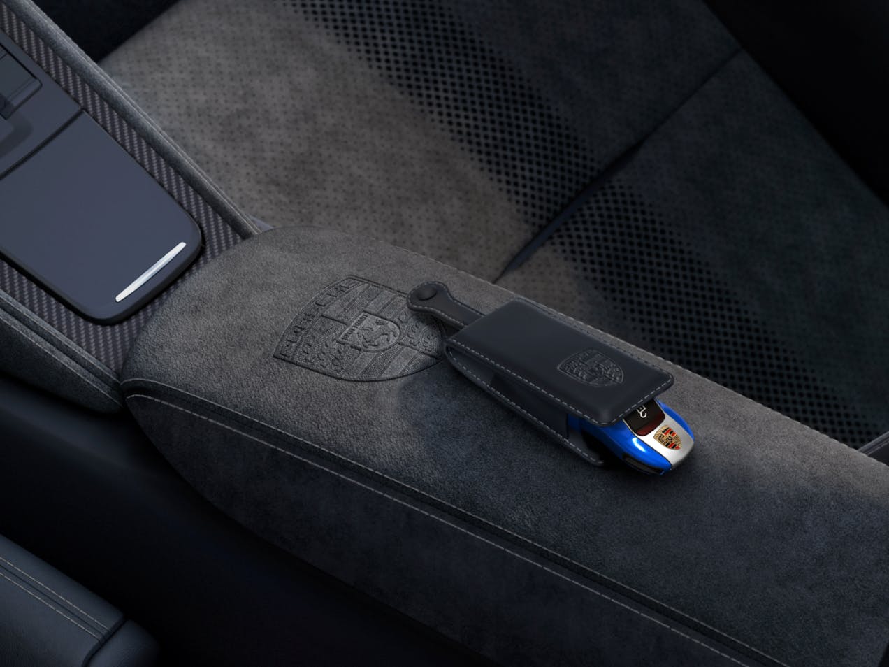 Custom vehicle key for the Porsche 718 Spyder RS with Porsche Exclusive Manufaktur key case.