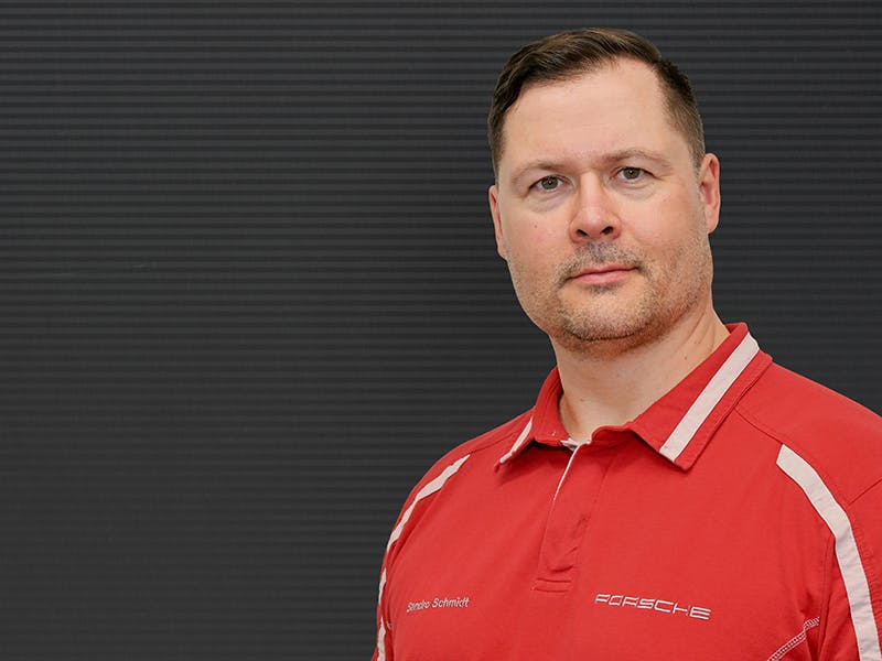Portrait des Werksrestaurierungs-Mitarbeiters Sandro Schmidt