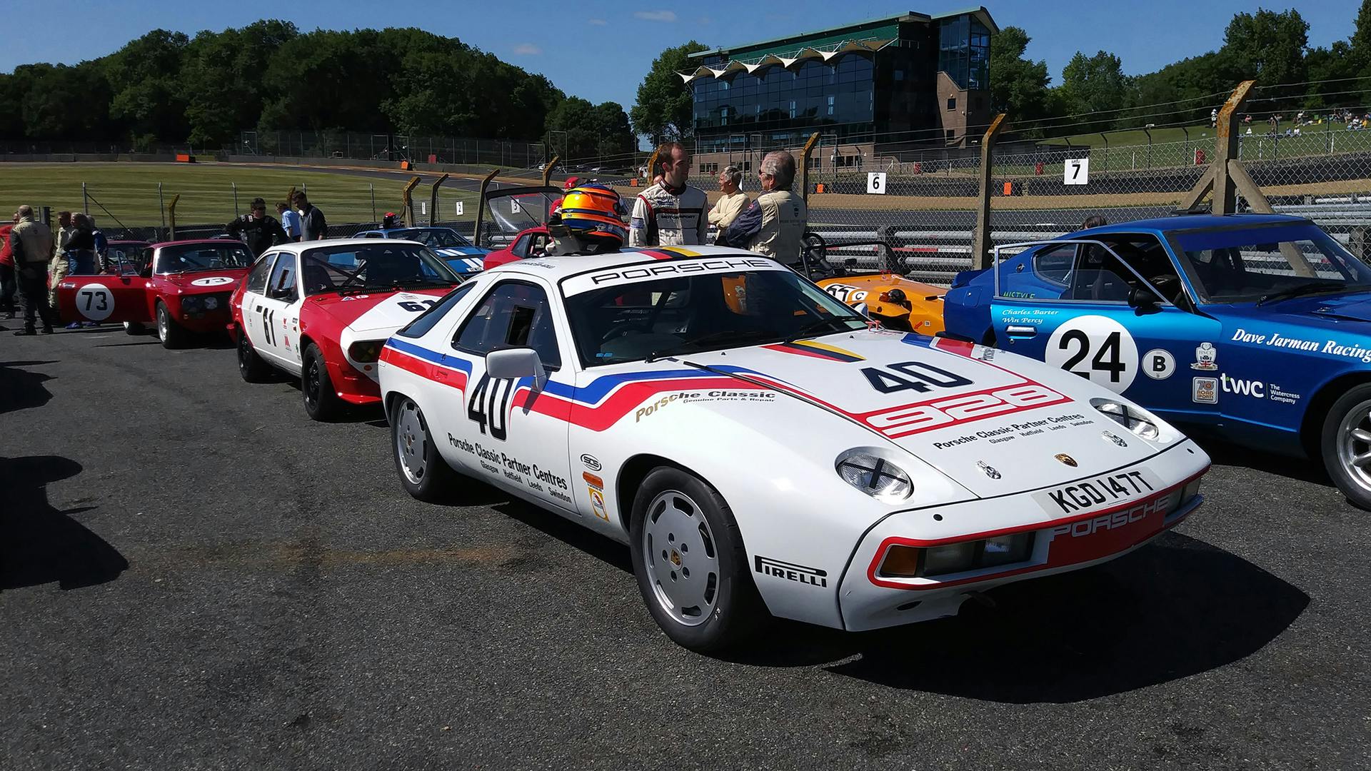 The Porsche 928 with Tom Bradshaw at Brands Hatch.