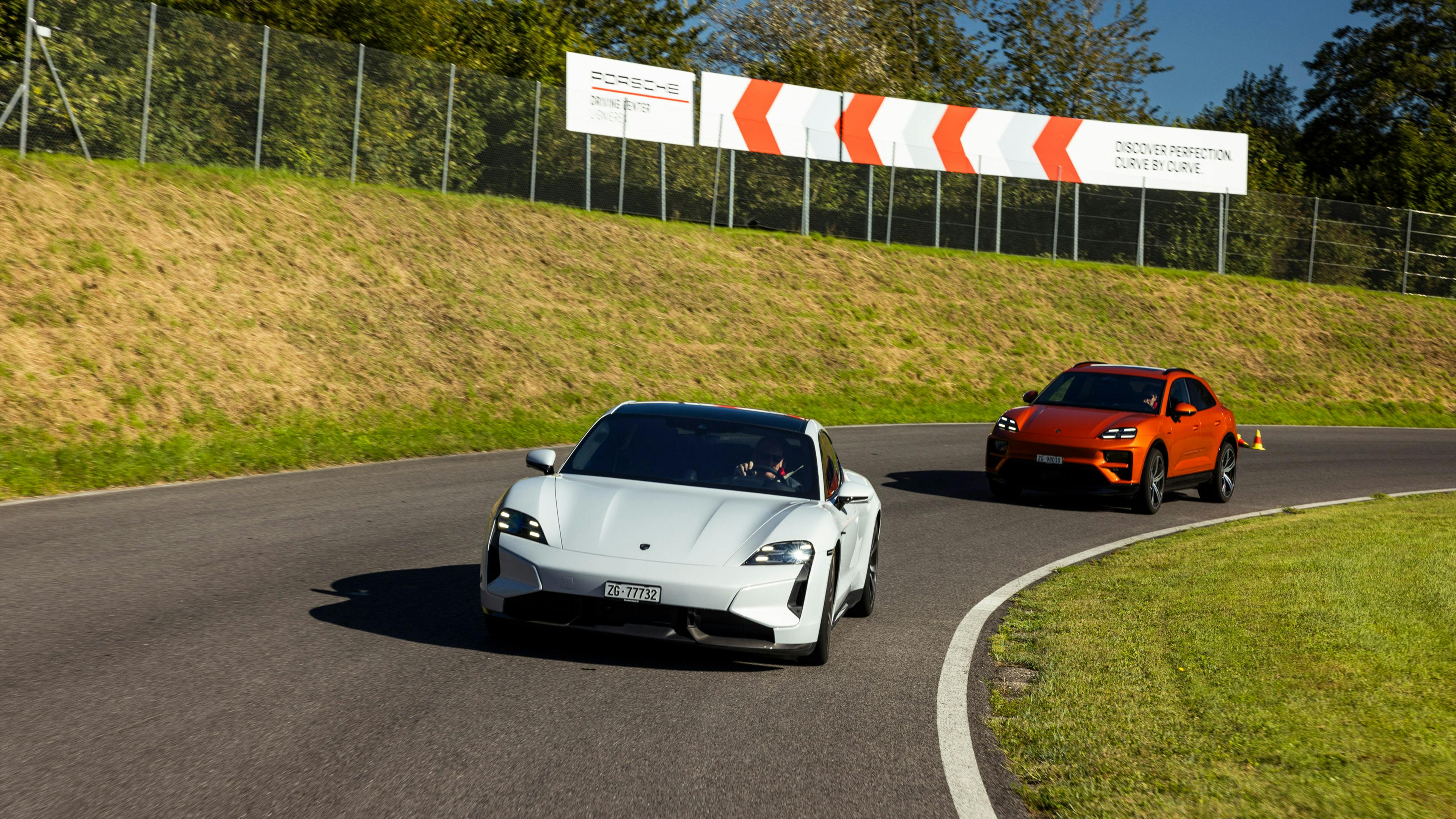 Panamera driftet auf der Eispiste.