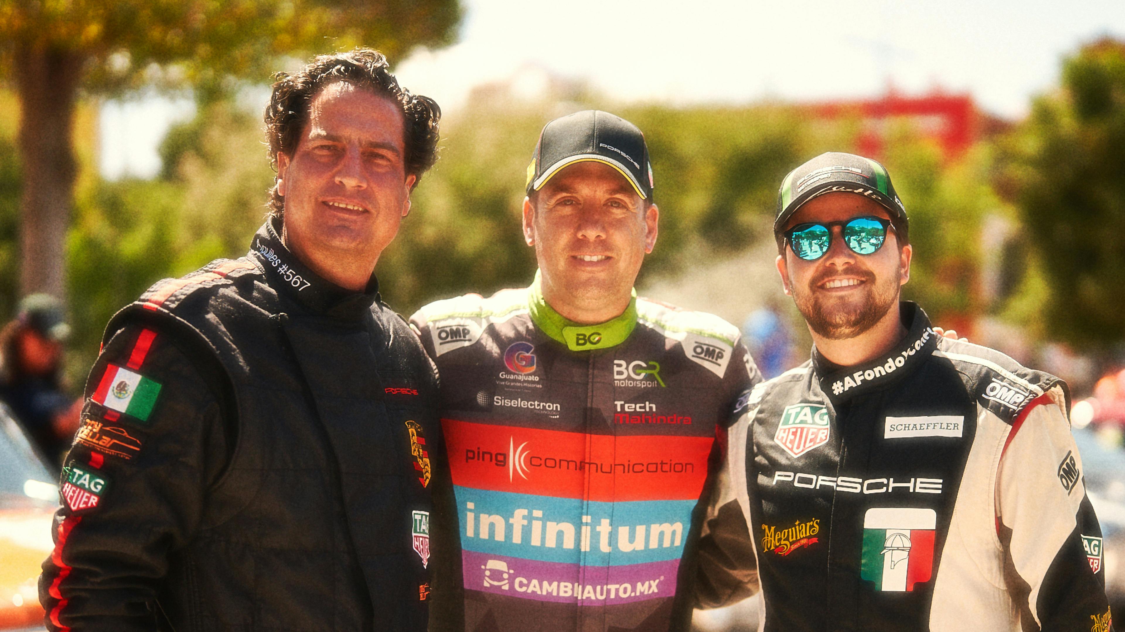 Diego Benito, Fercho Urquiza y Diego Candano posan para una foto.
