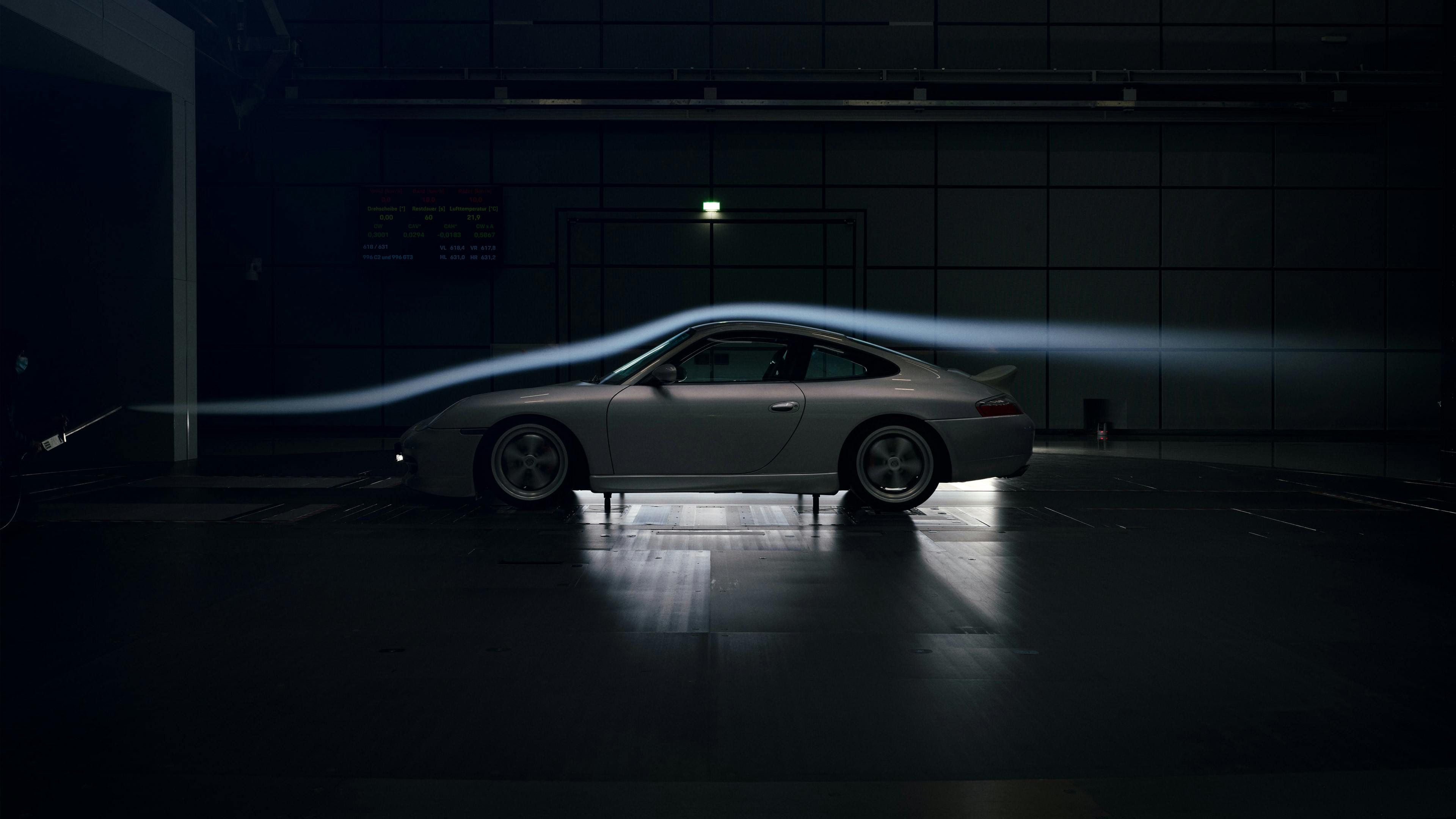 Porsche en el túnel de viento.