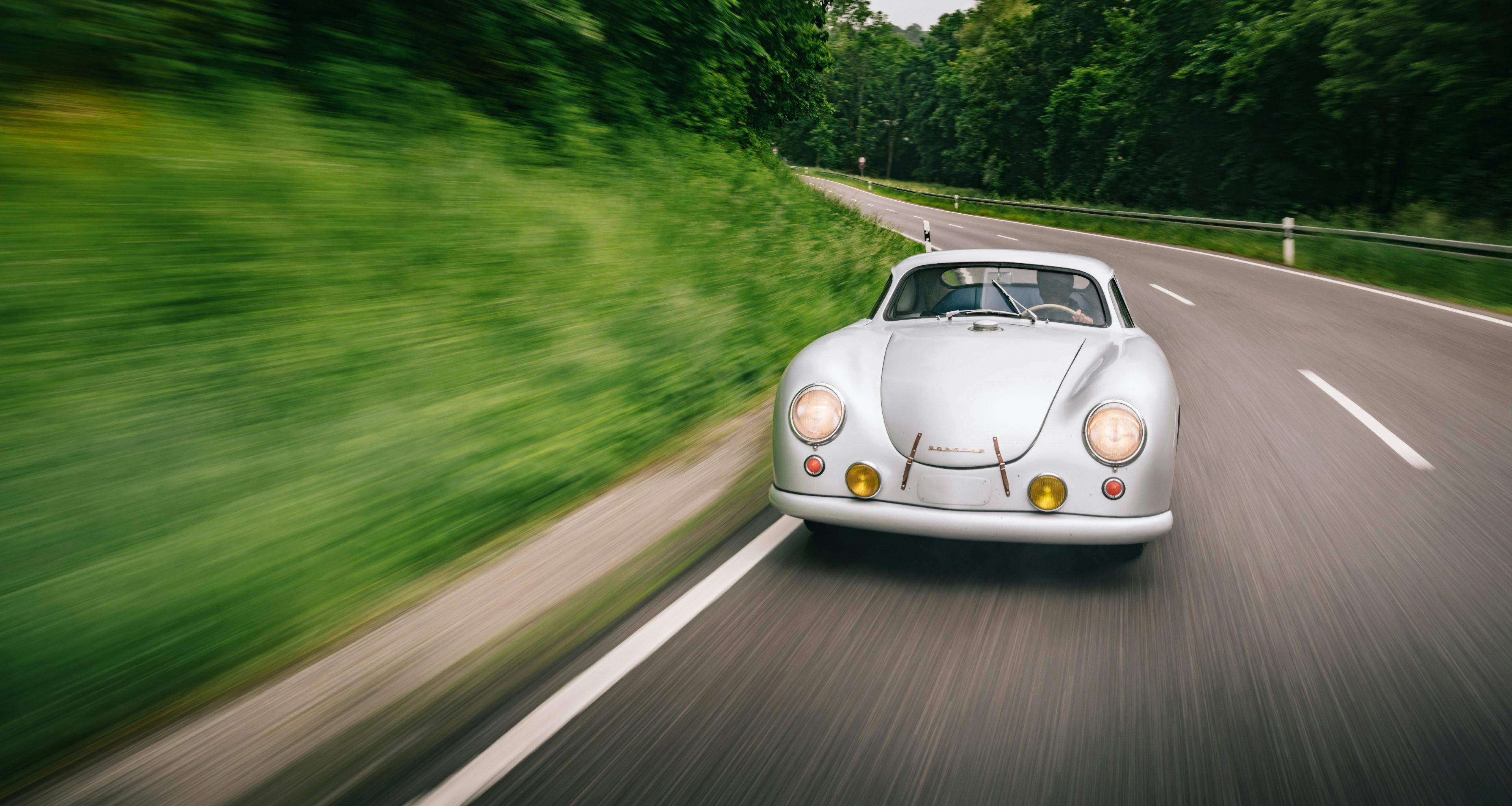 Porsche Oldtimer auf der Straße