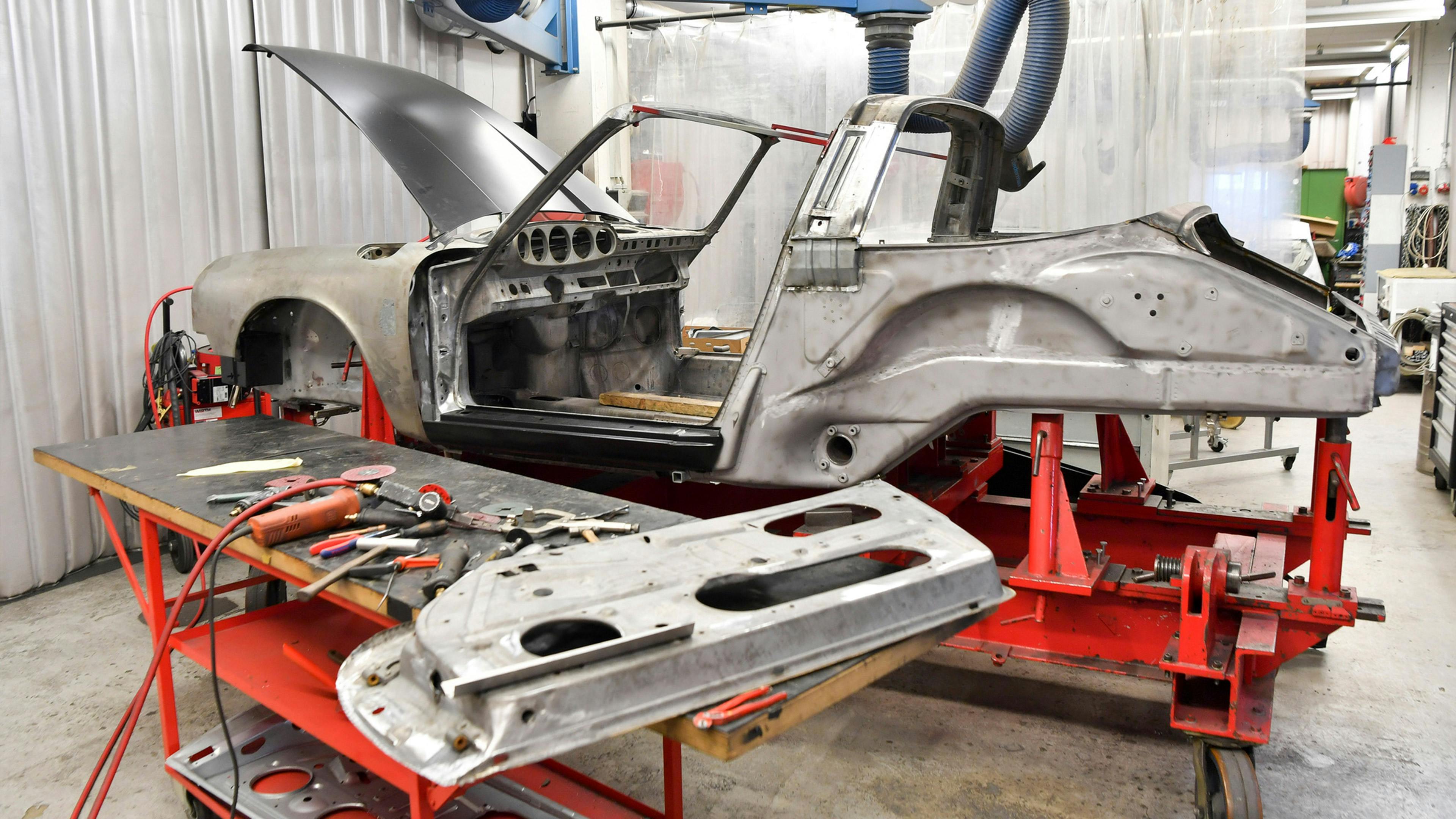 Workshop scene: Porsche 911 T 2.4. body-in-white.