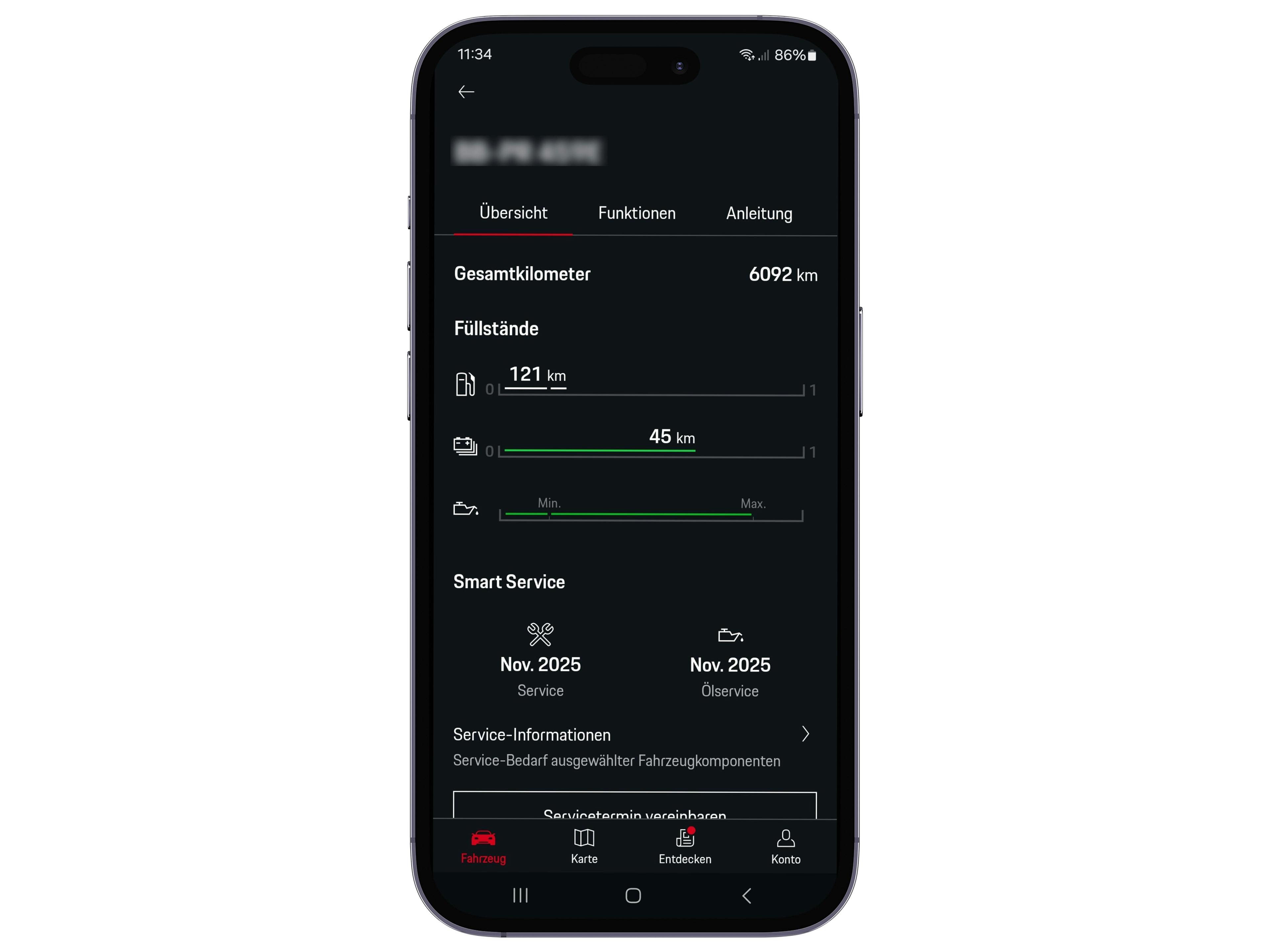 Les fonctions de l'application My Porsche sont présentées sur un écran de l'iPhone.