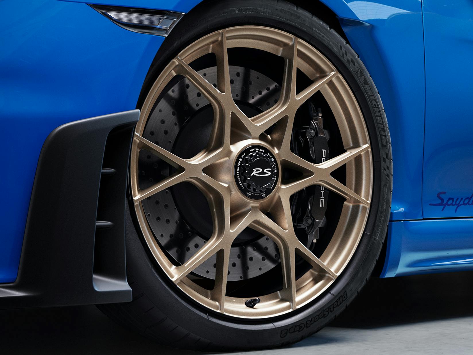 Detailed view of the front wheel of the Porsche Exclusive Manufaktur 718 Spyder RS.