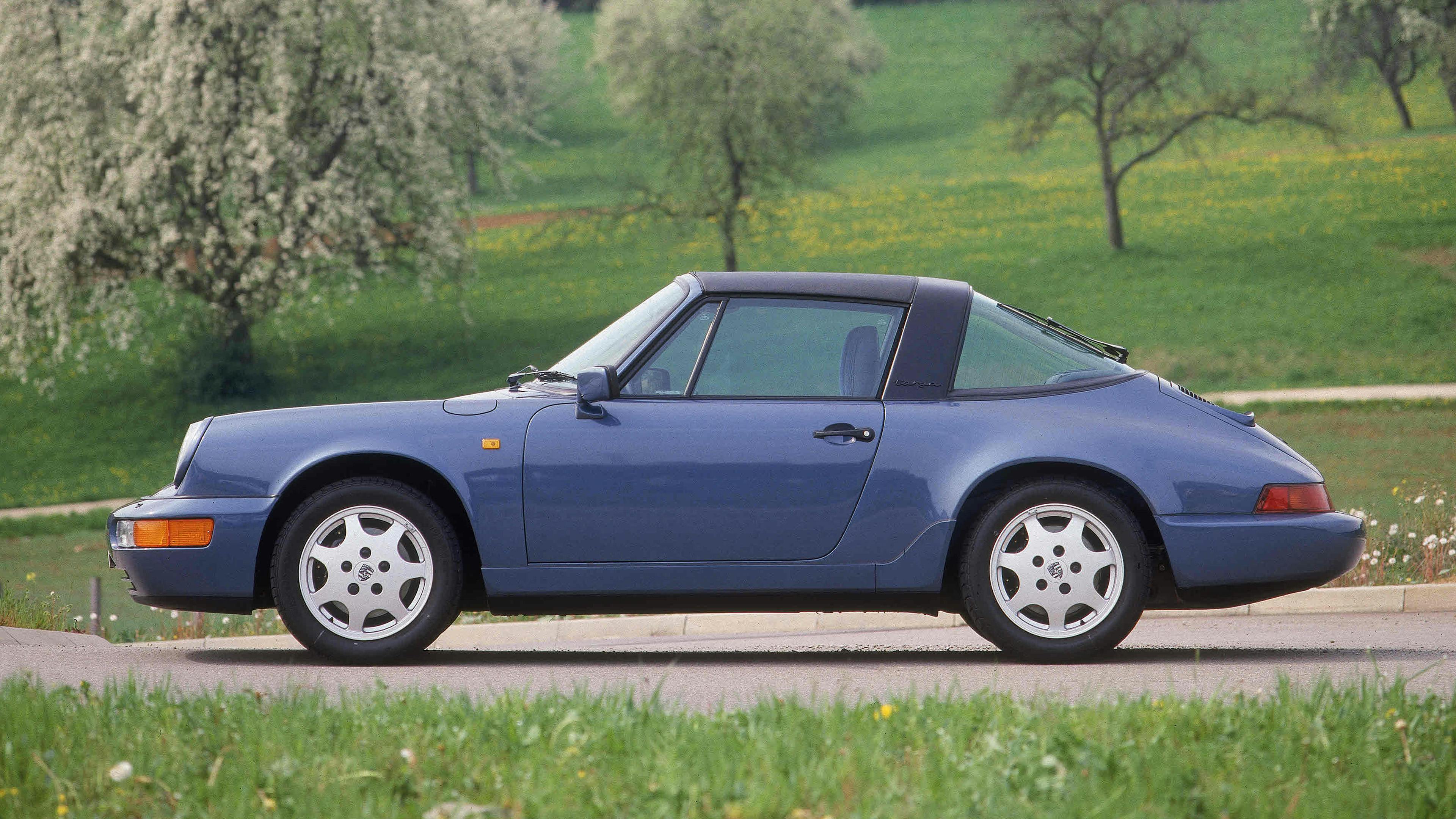 Blauer Porsche 911 Carrera 4 Targa  (1990-93)