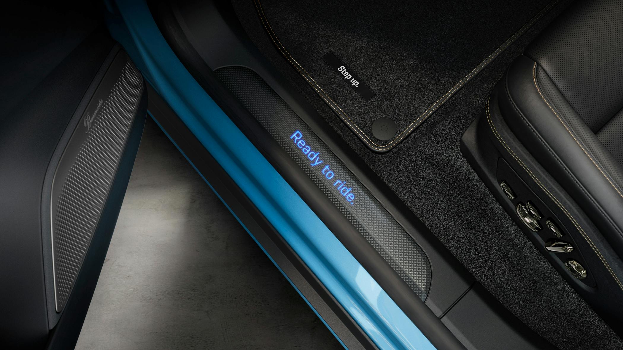 Vue détaillée du panneau d'entrée de porte d'une Porsche Macan.