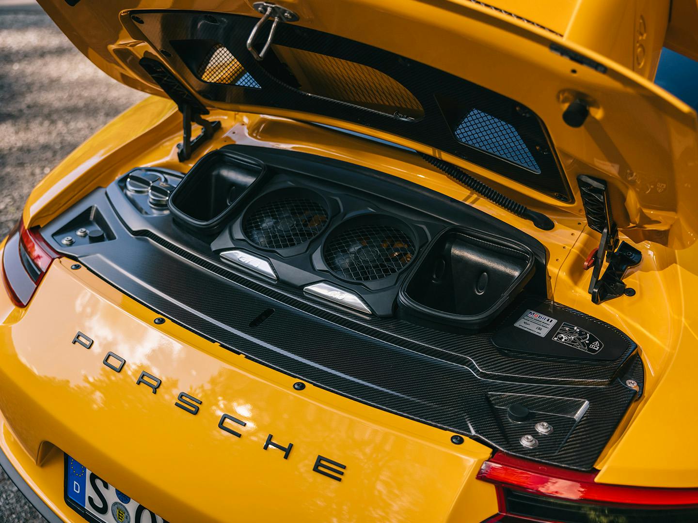 Sicht auf den Heckmotor eines Porsche 991 GT3 4.0