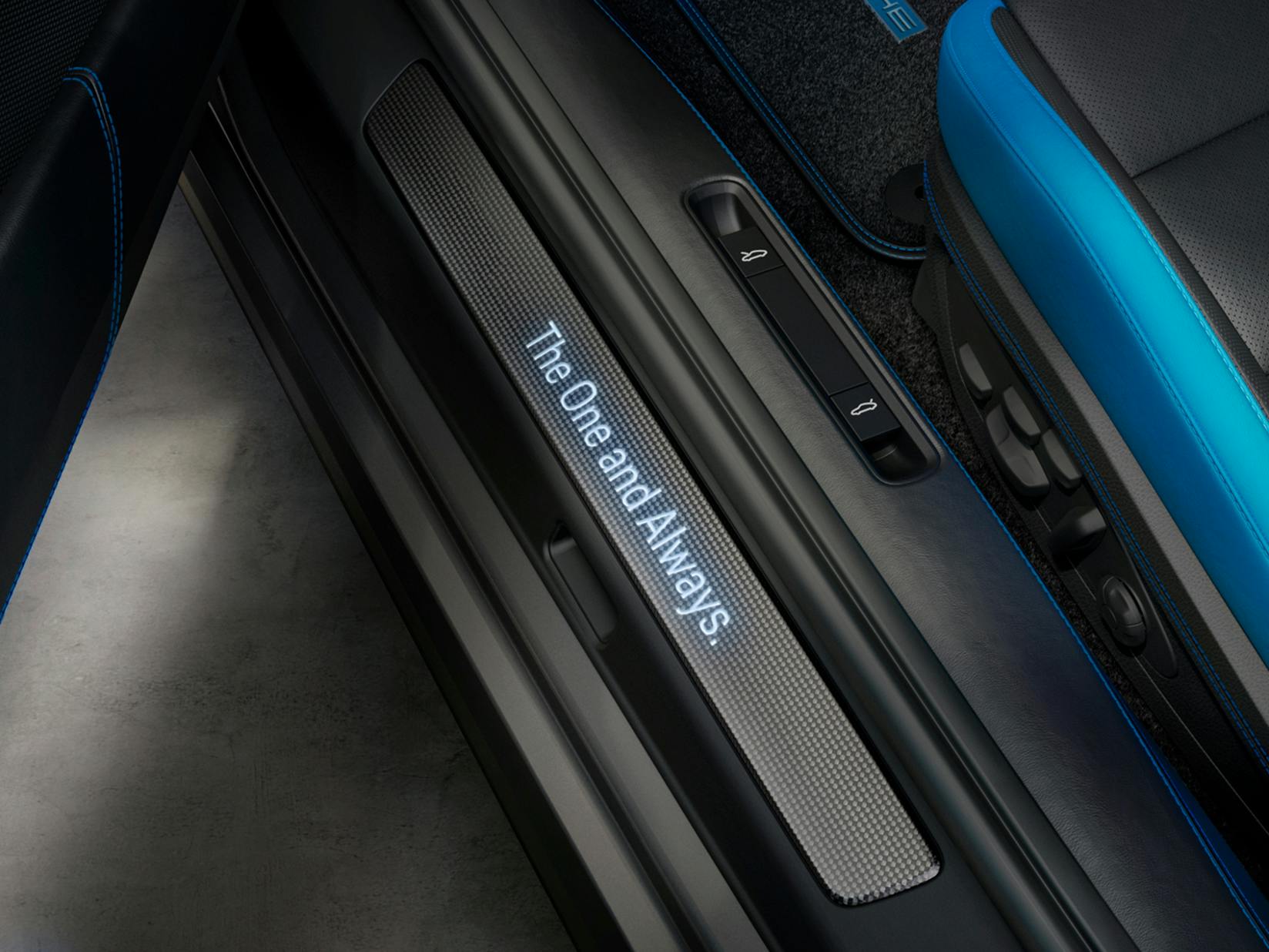 Detailed view of the door sill guard in the Porsche Exclusive Manufaktur 911 Carrera GTS.