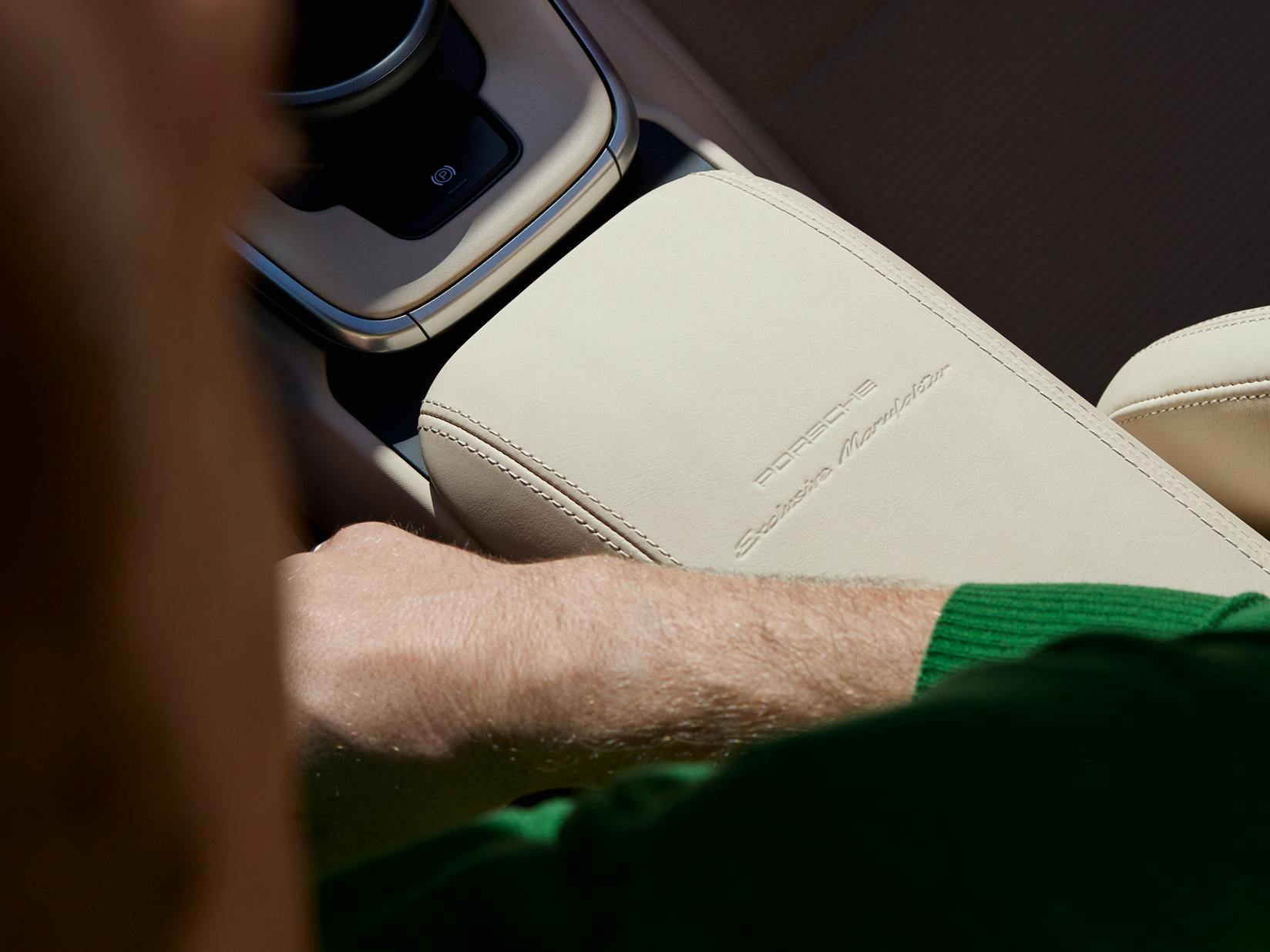Porsche Exclusive Manufaktur: embossed logo on the cover of the storage compartment.