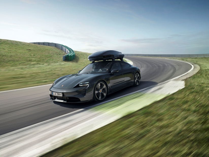Tequipment Taycan Turbo summer - Porsche Performance roof box in black (high-gloss) with blades in exterieur colour.
