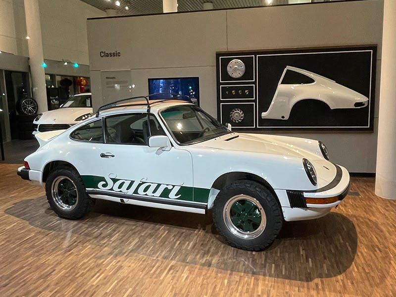 Porsche 911 classique au Centre Porsche de Vancouver