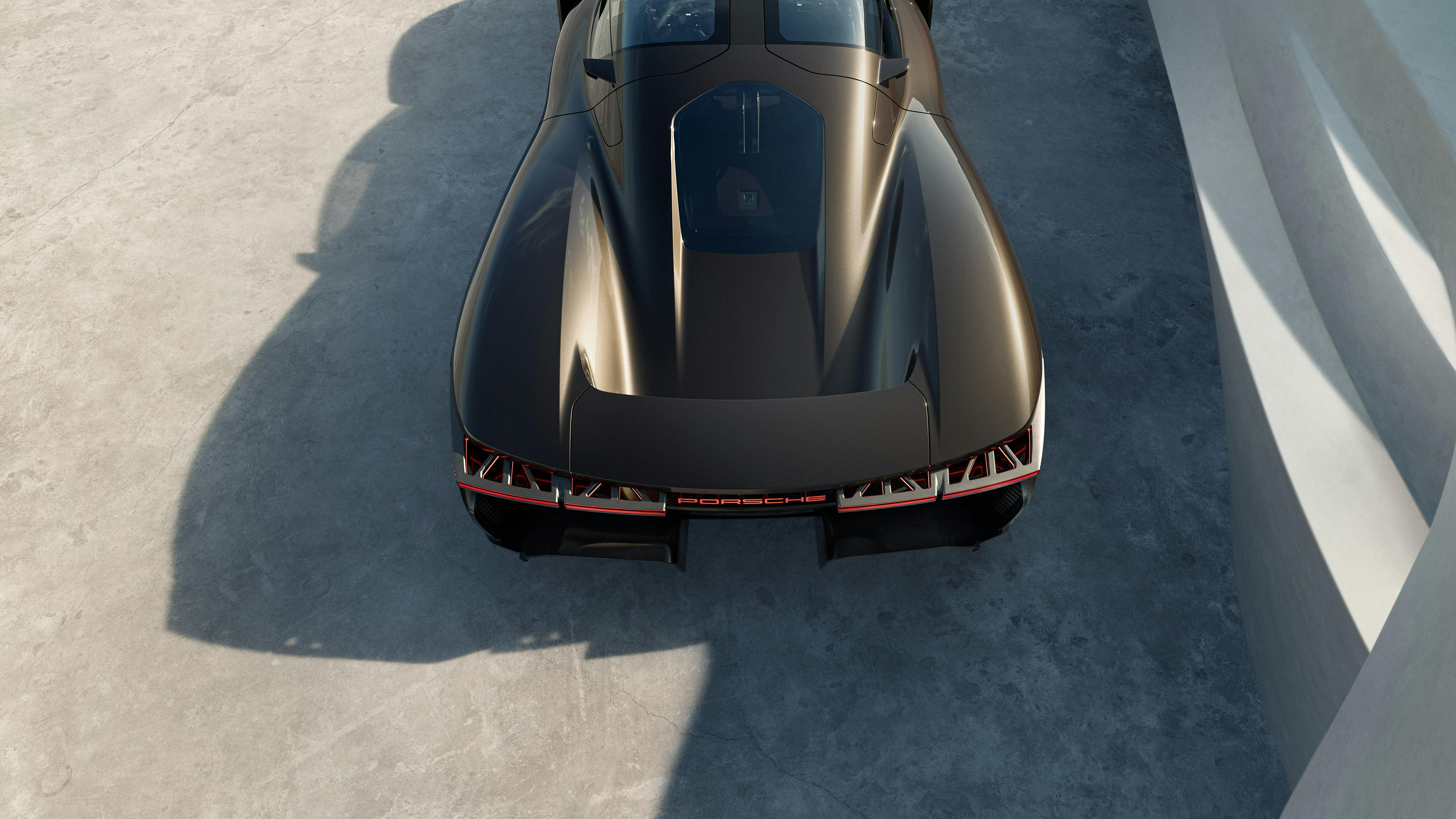 Porsche Mission X in Rocket Metallic. Vista dall'alto del posteriore con obiettivo puntato sull'alettone estensibile adattivo.