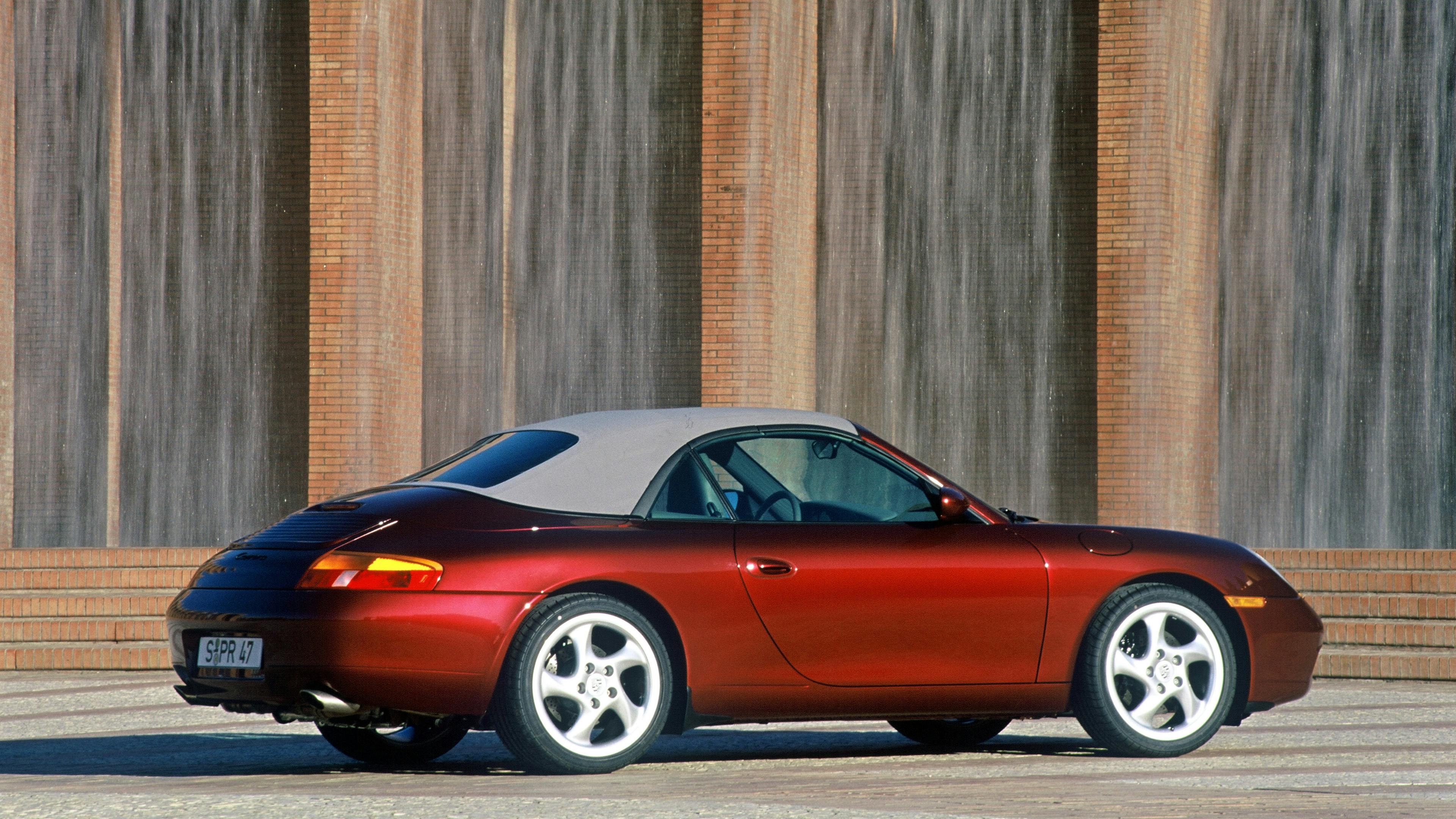 Roter Porsche 911 Carrera