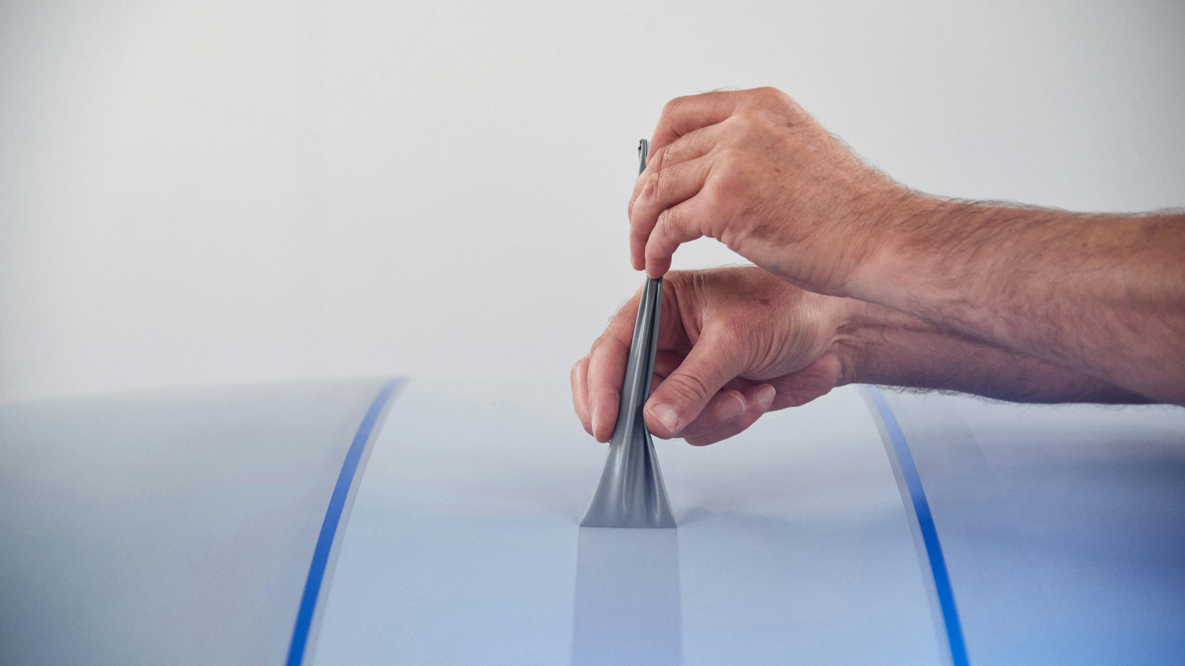 Detail: Sport Grey paintwork process,  Blue double stripes.