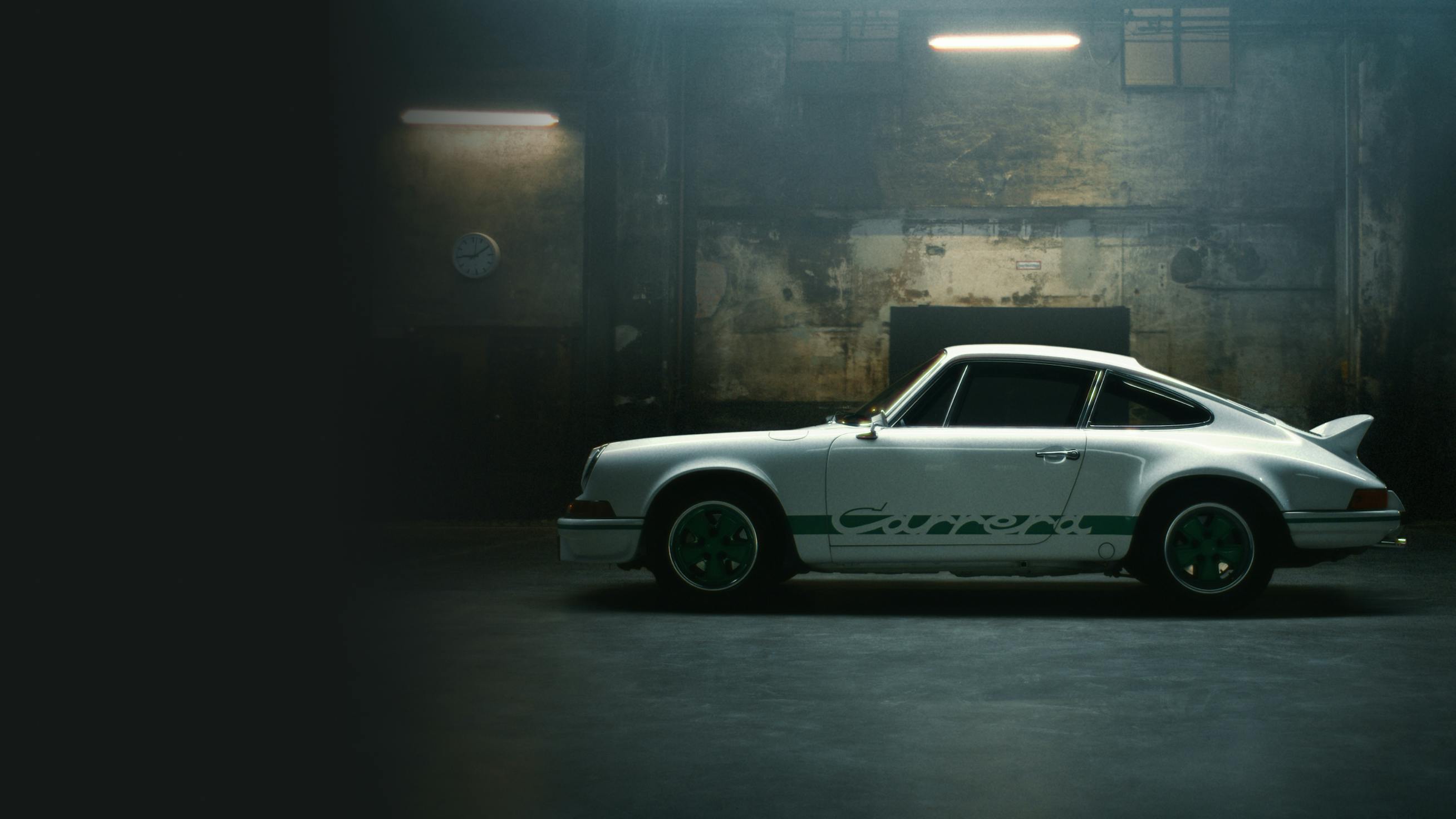 View of the side of a classic Porsche 911 Carrera.