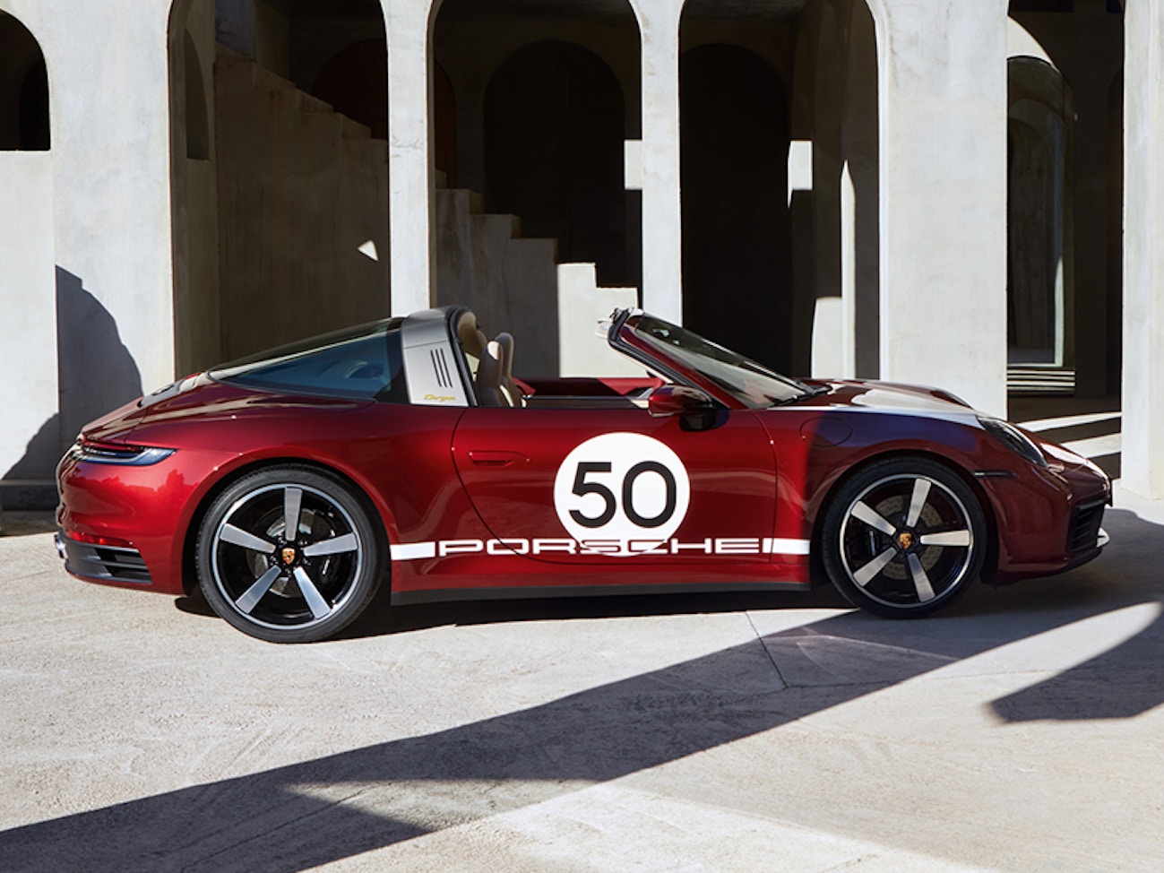 ポルシェでお迎え (シルエット・ディザイア) 1億7200万円から！ ポルシェ「911」のレストア専門ブランド